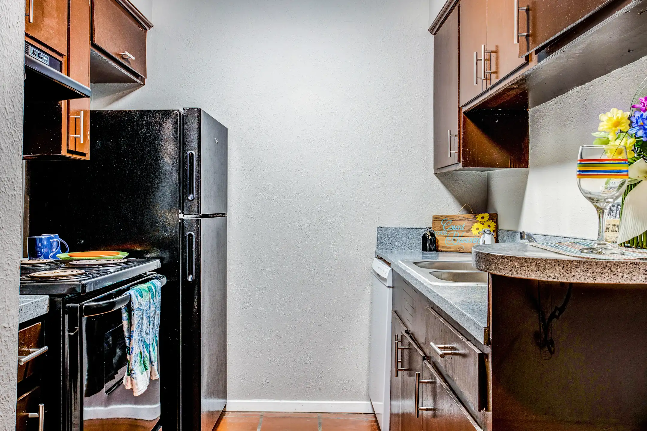 SG Apartments 1414 W Santa Gertrudis St Kingsville, TX Apartments