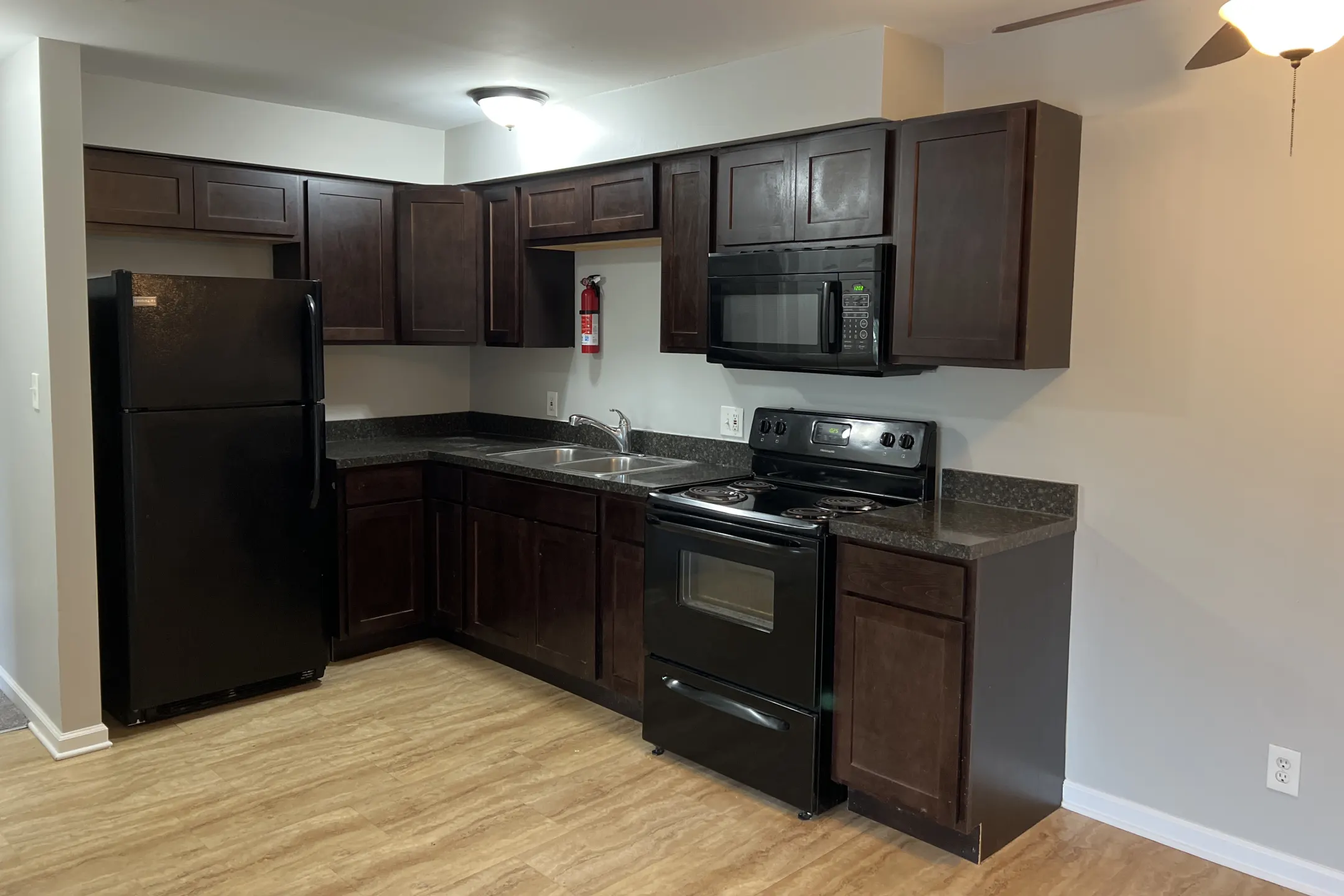 Kitchen - Appleton Ridge Apartments - Monroe, MI