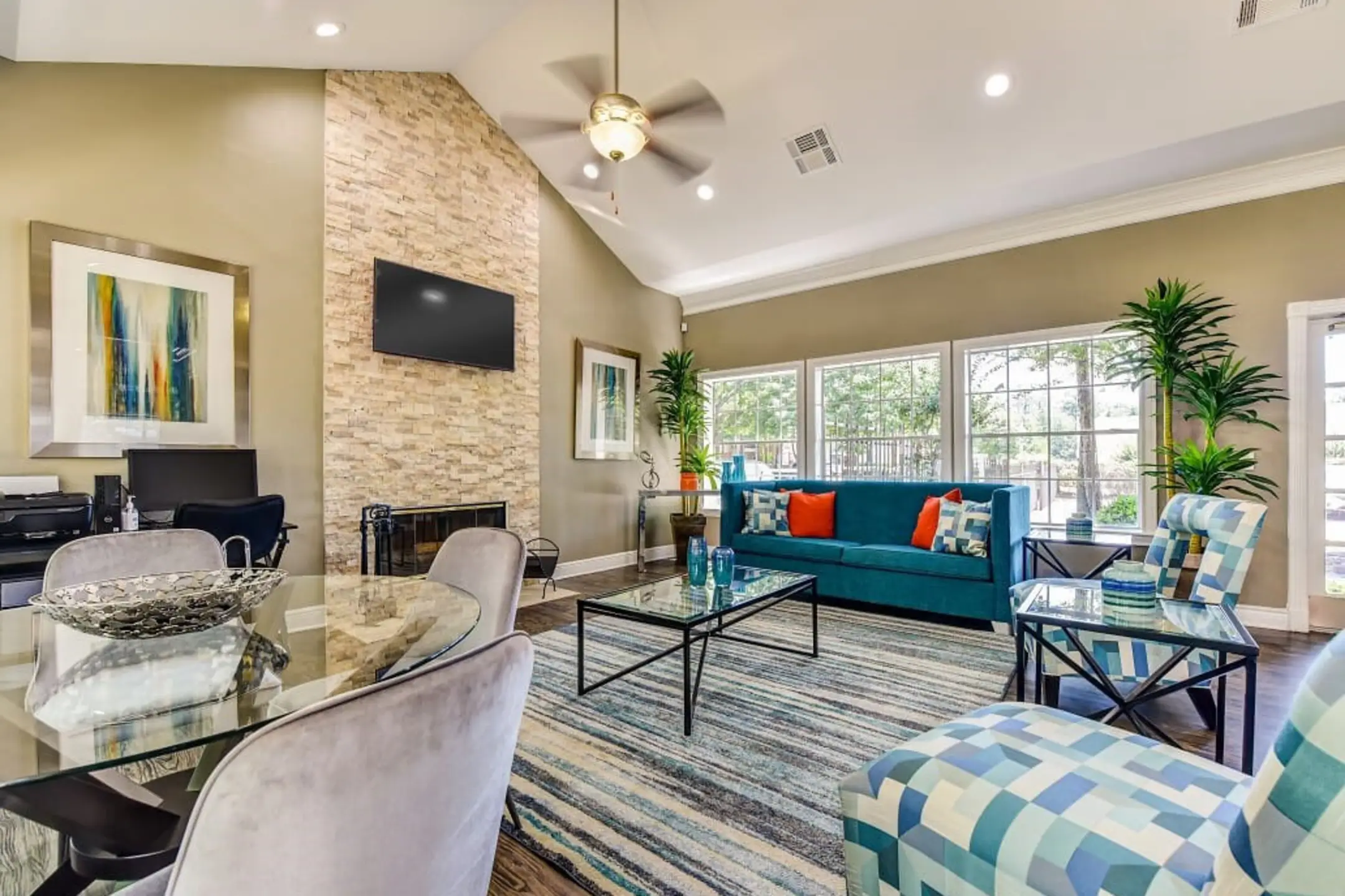 Living Room - Eagle Crest Apartments - Humble, TX