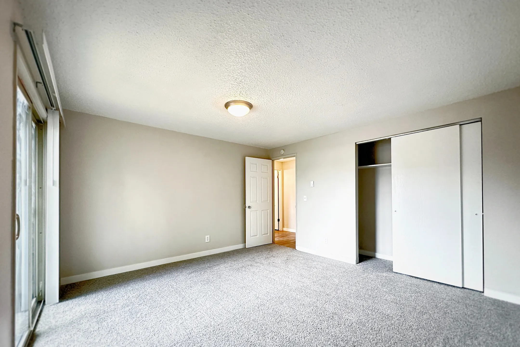 Serrano Apartments 121 E Wedgewood Ave Spokane, WA Apartments for