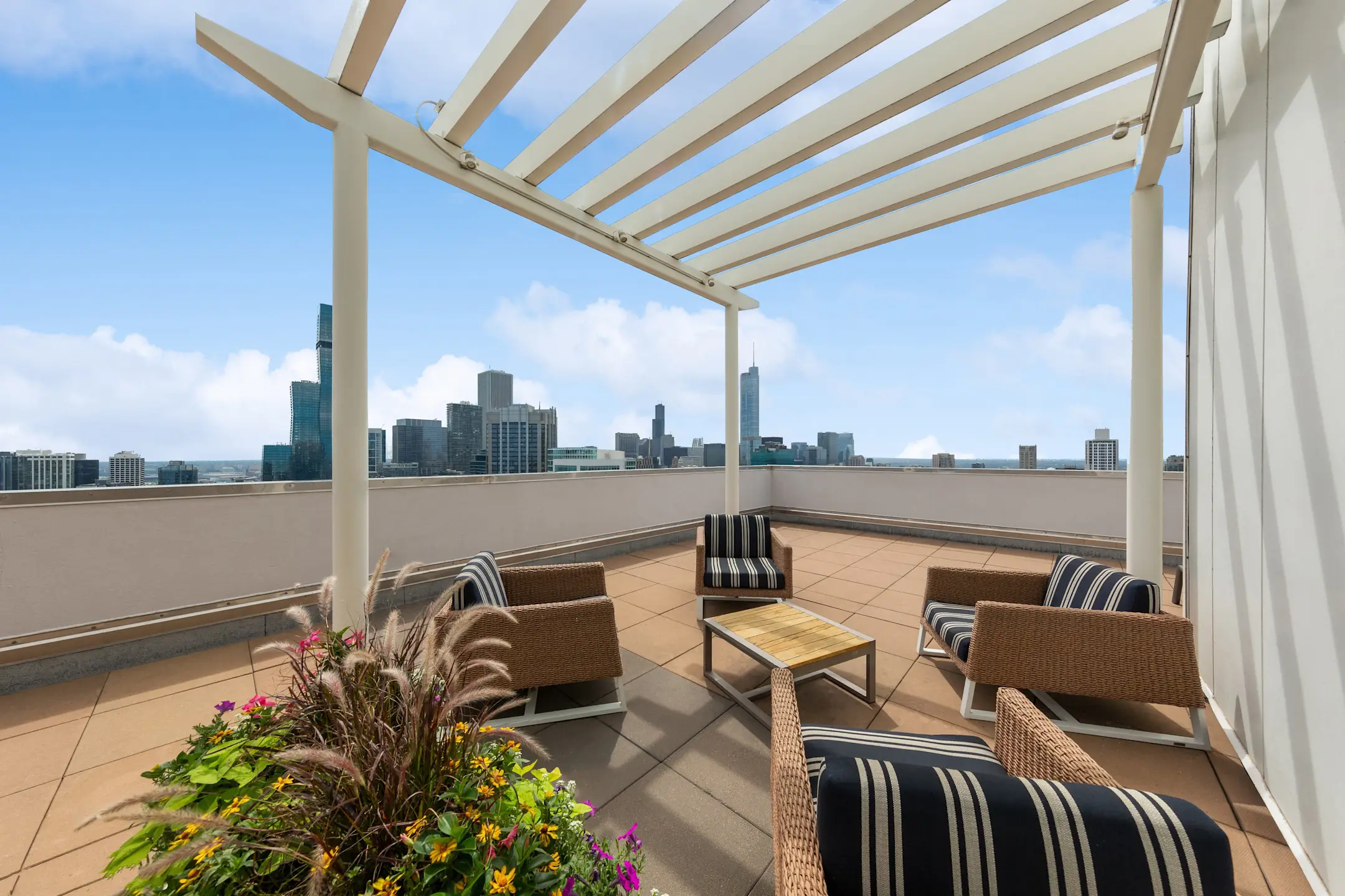 Axis Apartments and Lofts 441 E Erie St Chicago, IL Apartments for