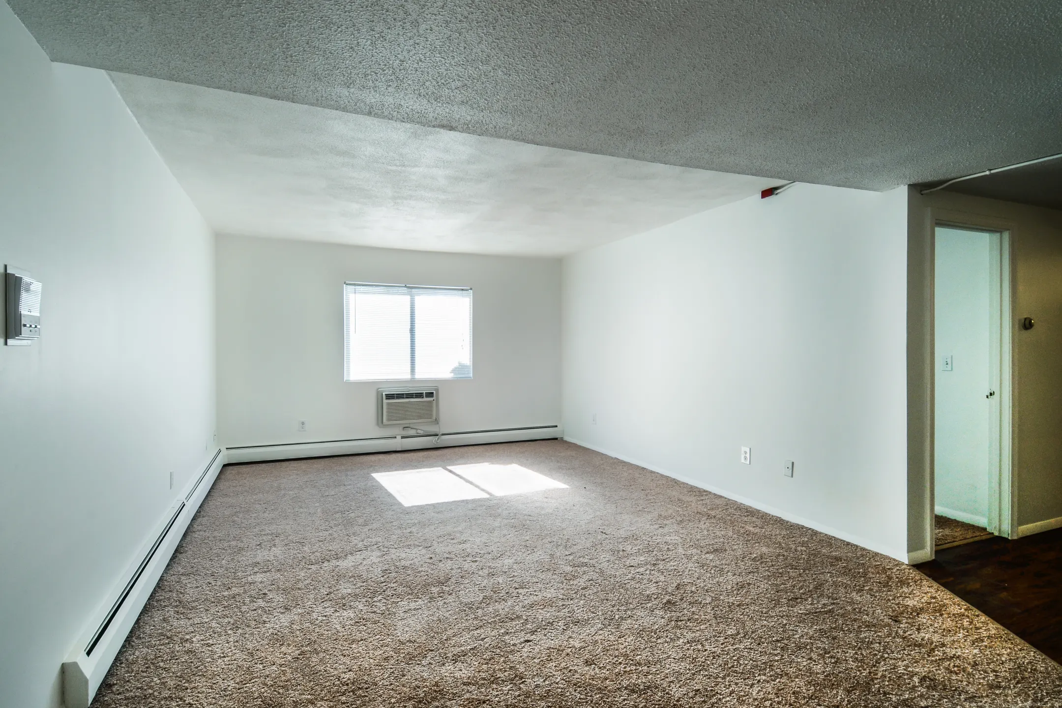 Living Room - Sandy Lane Apartments - Warwick, RI