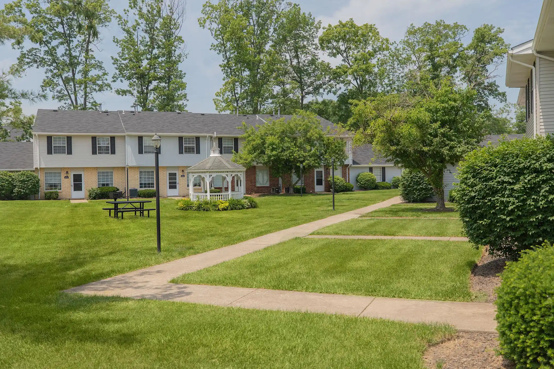 Westchester Townhomes Apartments Westlake, OH 44145