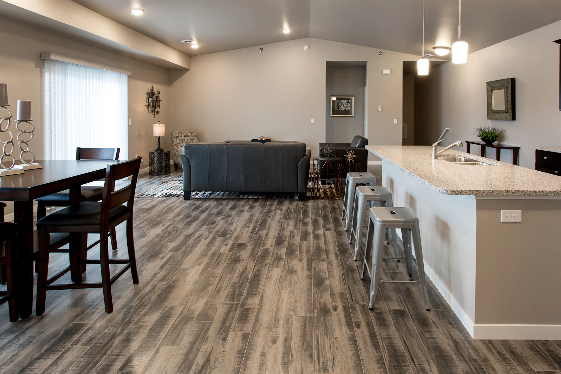 Shadow Crest Townhomes Townhomes Fargo, ND 58104