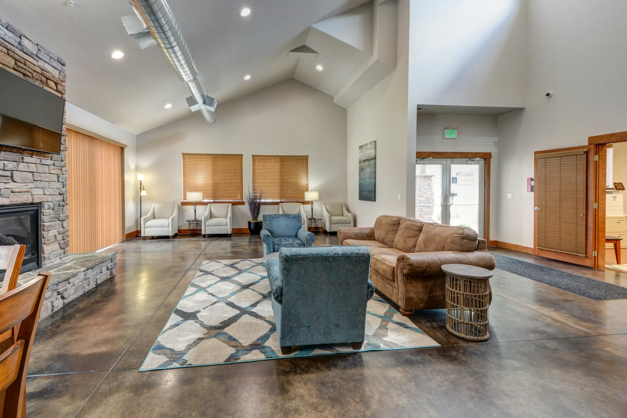 Living Room - Mirabolante - Spokane Valley, WA