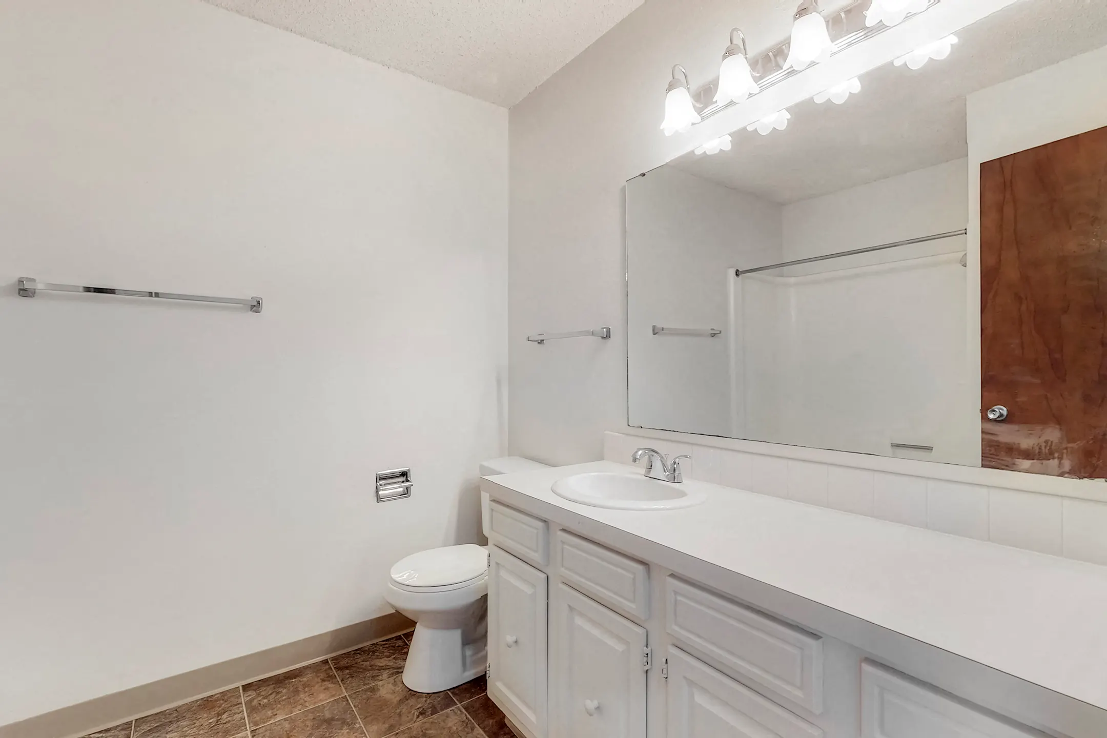 Robin Hill Apartments West Des Moines, IA 50265