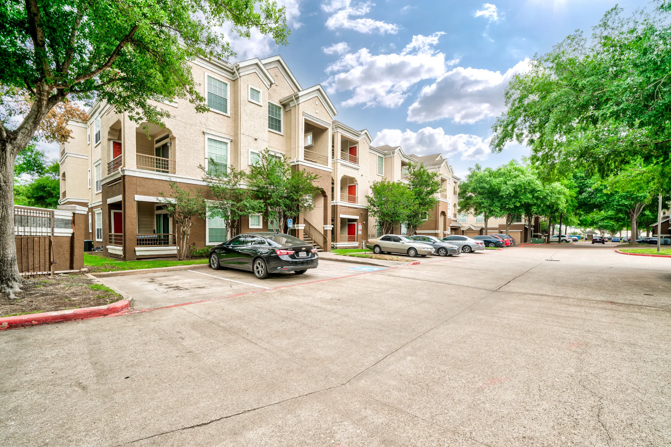 Cascade at Fountain Lake Apartments - Stafford, TX 77477