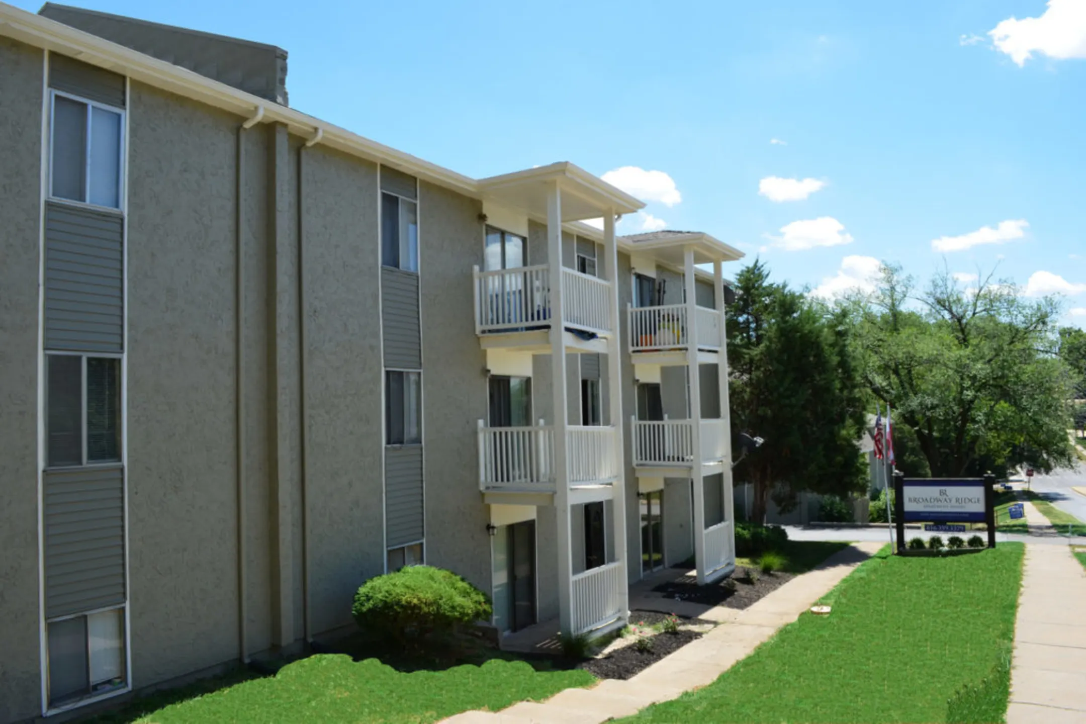 Broadway Ridge Apartments Gladstone, MO 64118