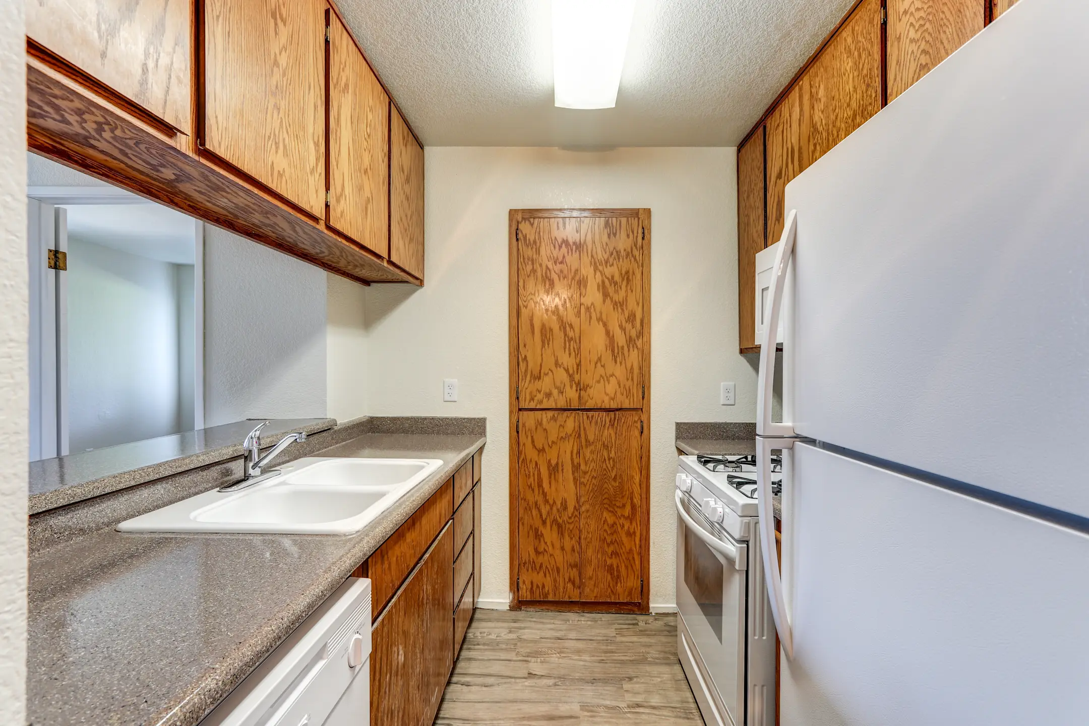 Lakeshore Meadows Apartments Lodi, CA 95242