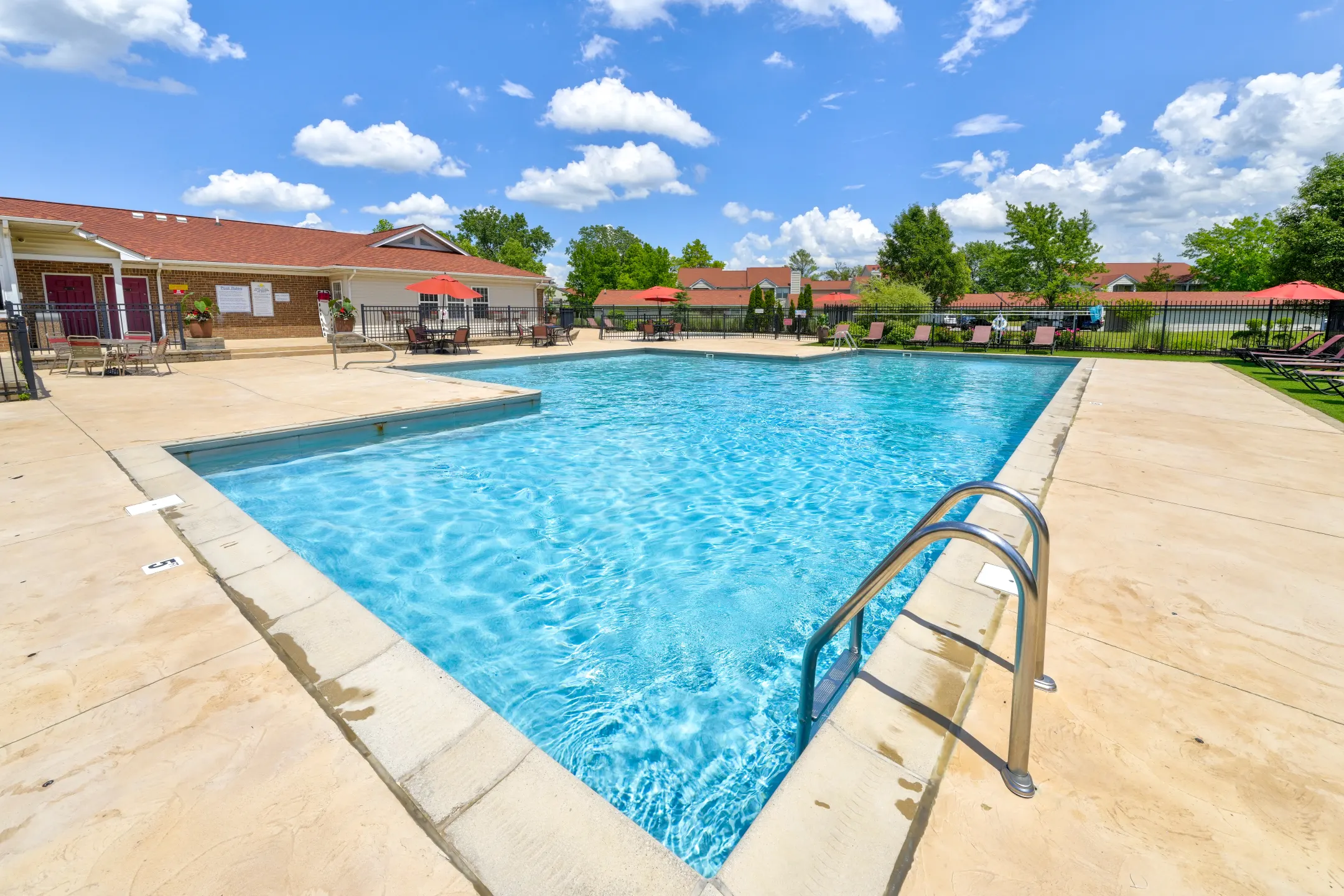 Sunlake Apartment Homes - 12347 Windsor East Dr | Fishers, IN ...