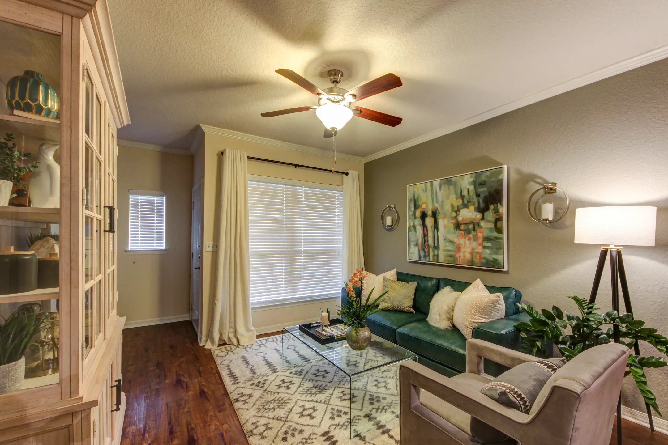Living Room - Madison Gateway - Saint Petersburg, FL