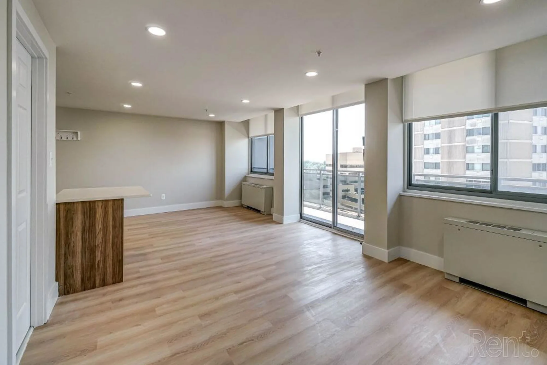 Living Room - Berkshires At Town Center - Towson, MD