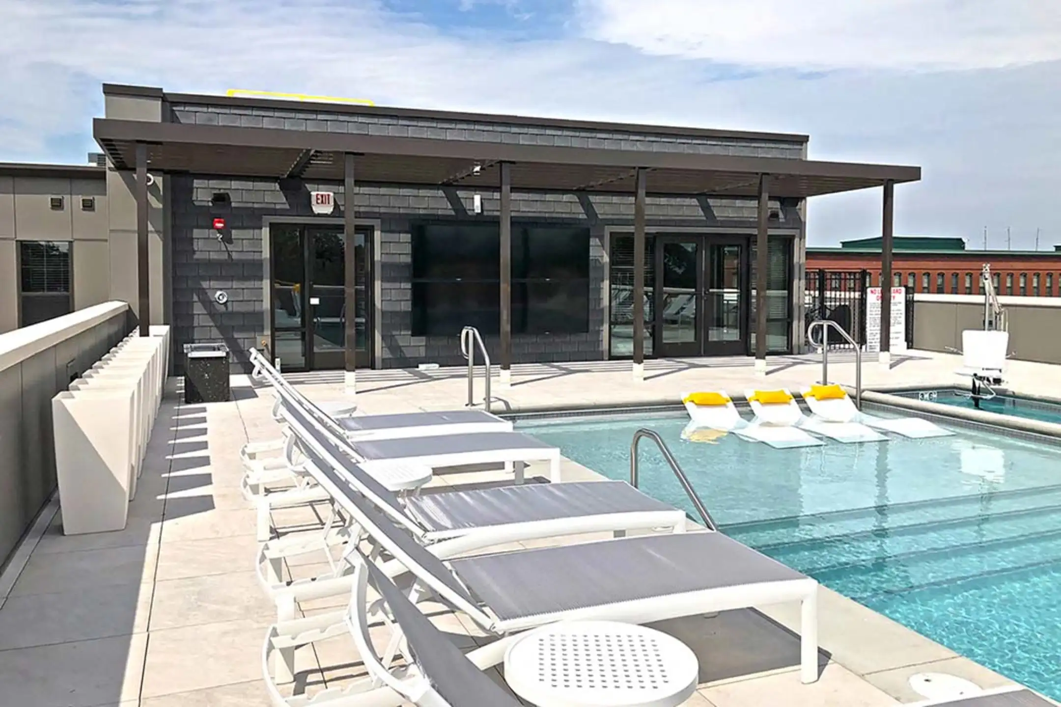 Pool - 1400 Russell Luxury Apartments - Saint Louis, MO