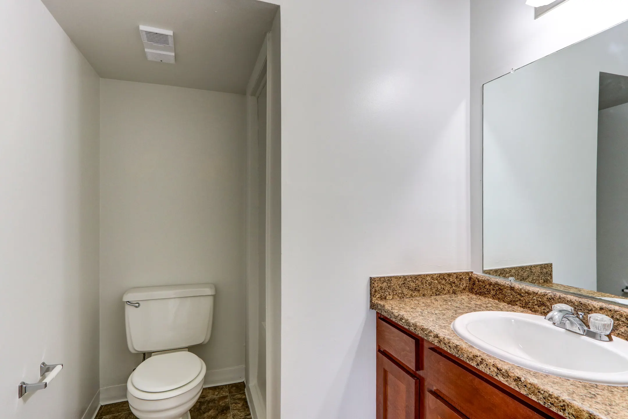 Shannon Manor Townhomes 1000 Charter Oaks Drive Davison, MI