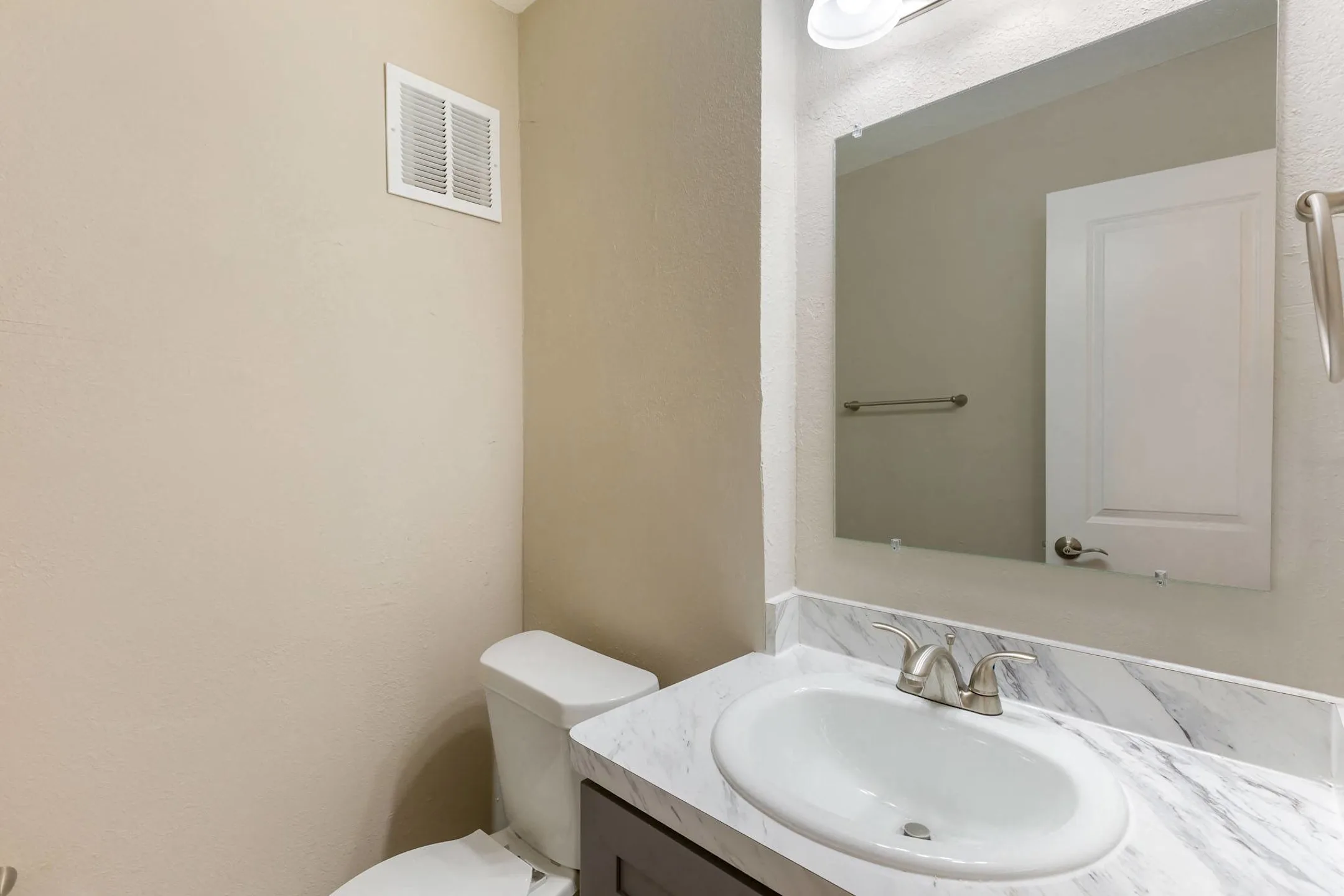 Avery Townhomes 2609 Charlestown Drive College Park, GA Apartments