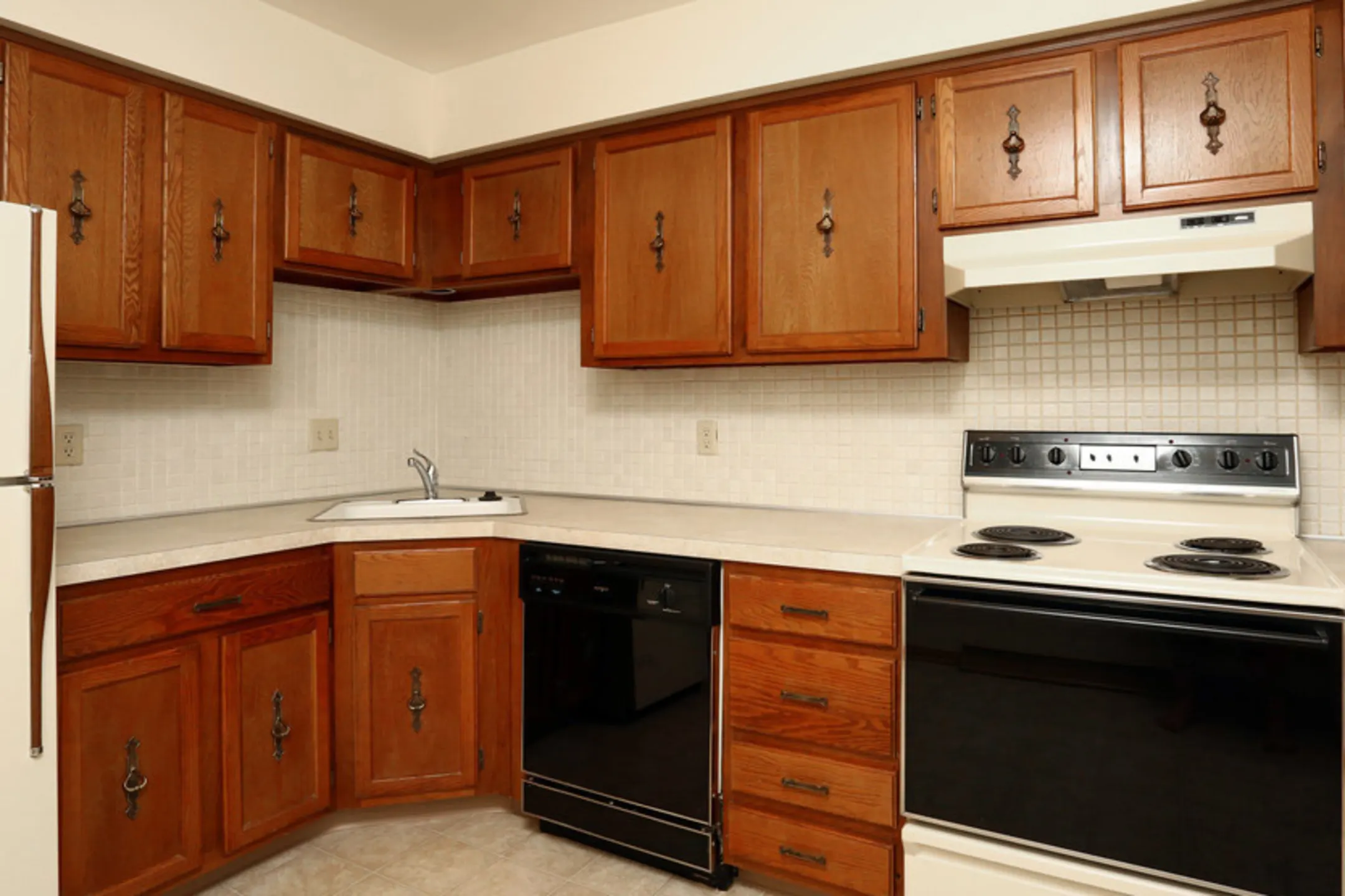 Woodlawn Village Apartments 2601 Woodlawn Circle Northwest Canton