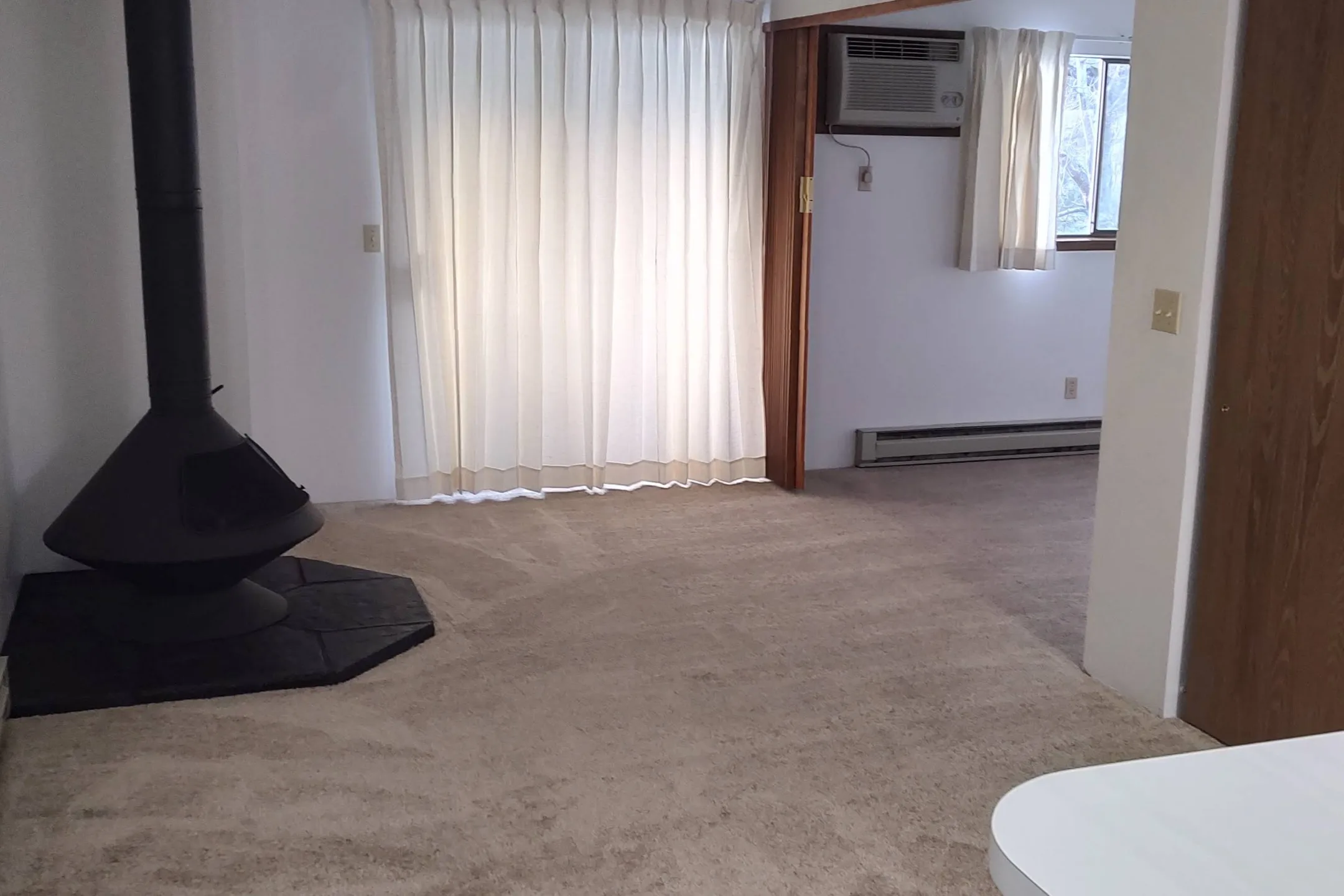Living Room - Lake Villa Apartments - Coeur D Alene, ID