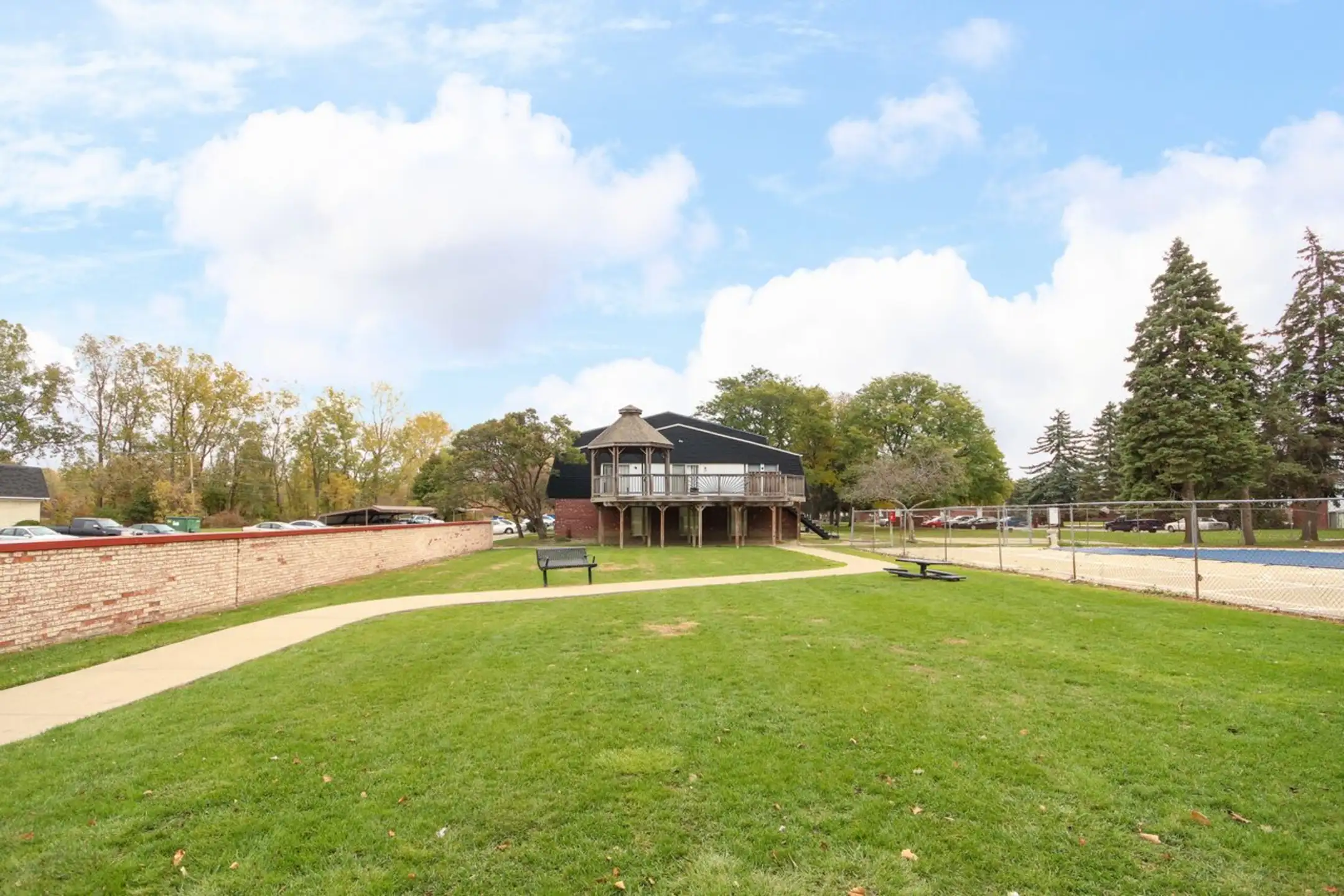 The Arbors Apartments 24120 Denise Blvd Clinton Township, MI