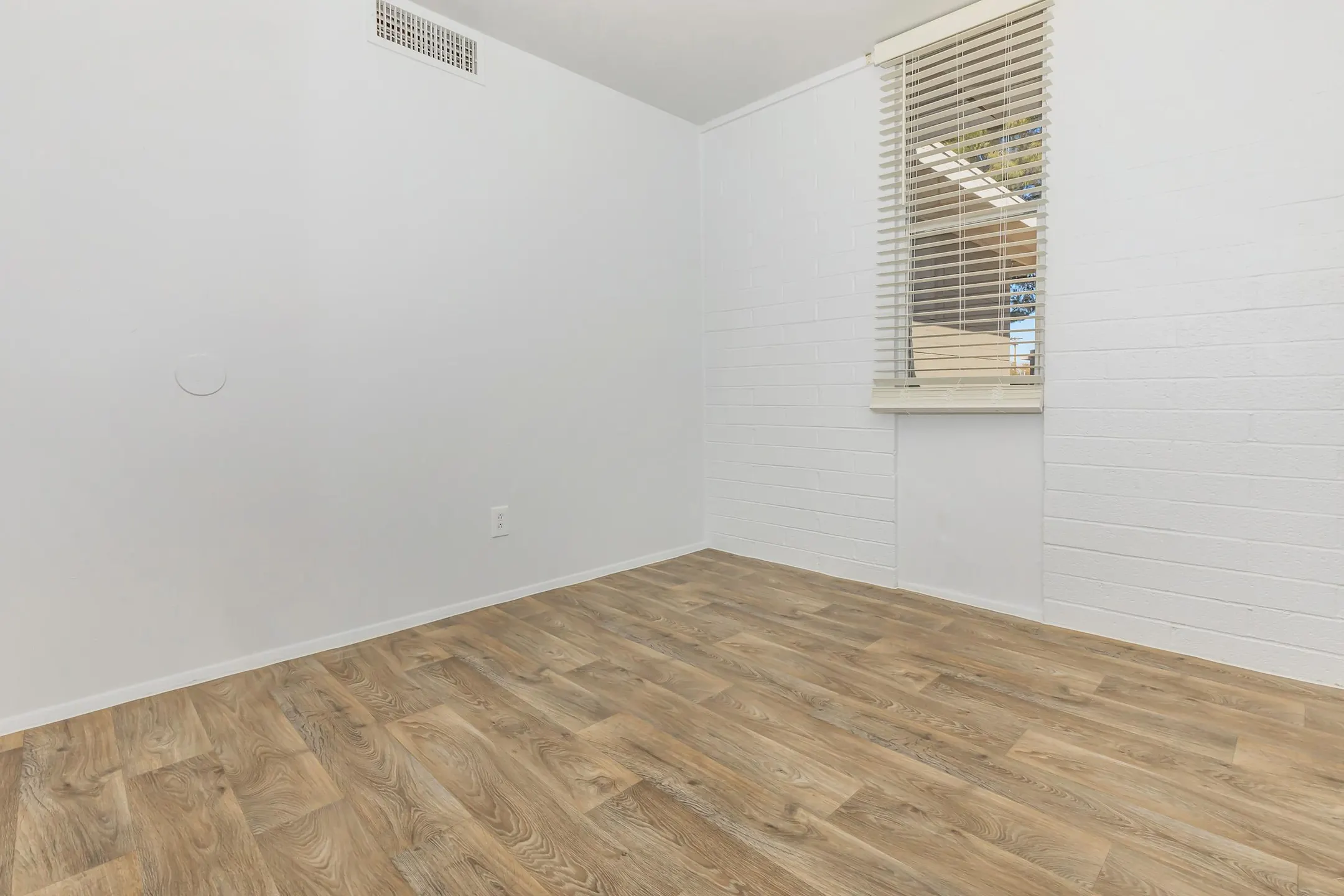 Icon on Stella Apartments Tucson, AZ 85730