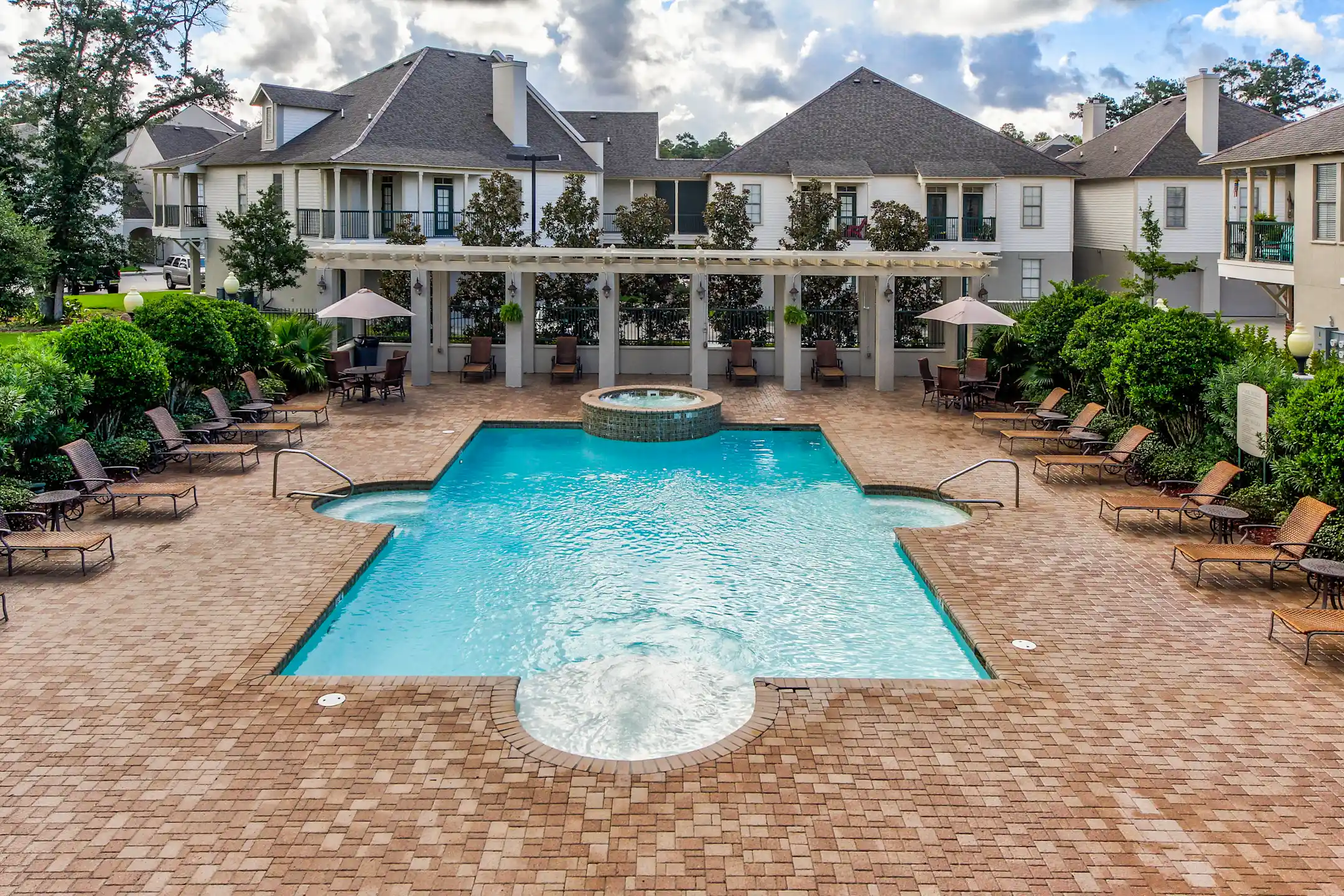 Chenier Apartments 1901 Highway 190 Mandeville, LA Apartments for