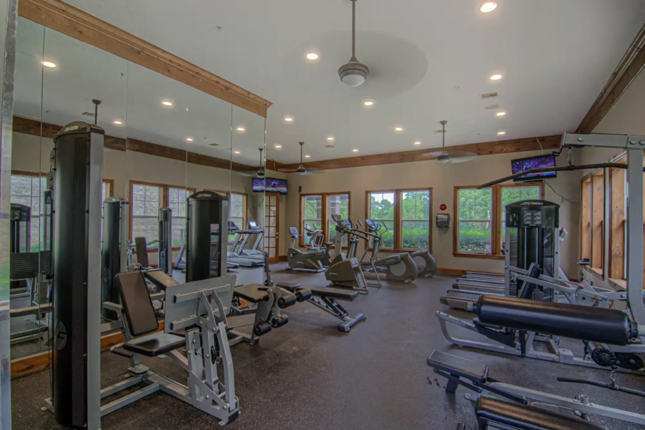 Fitness Weight Room - Vantage on Yale - Tulsa, OK