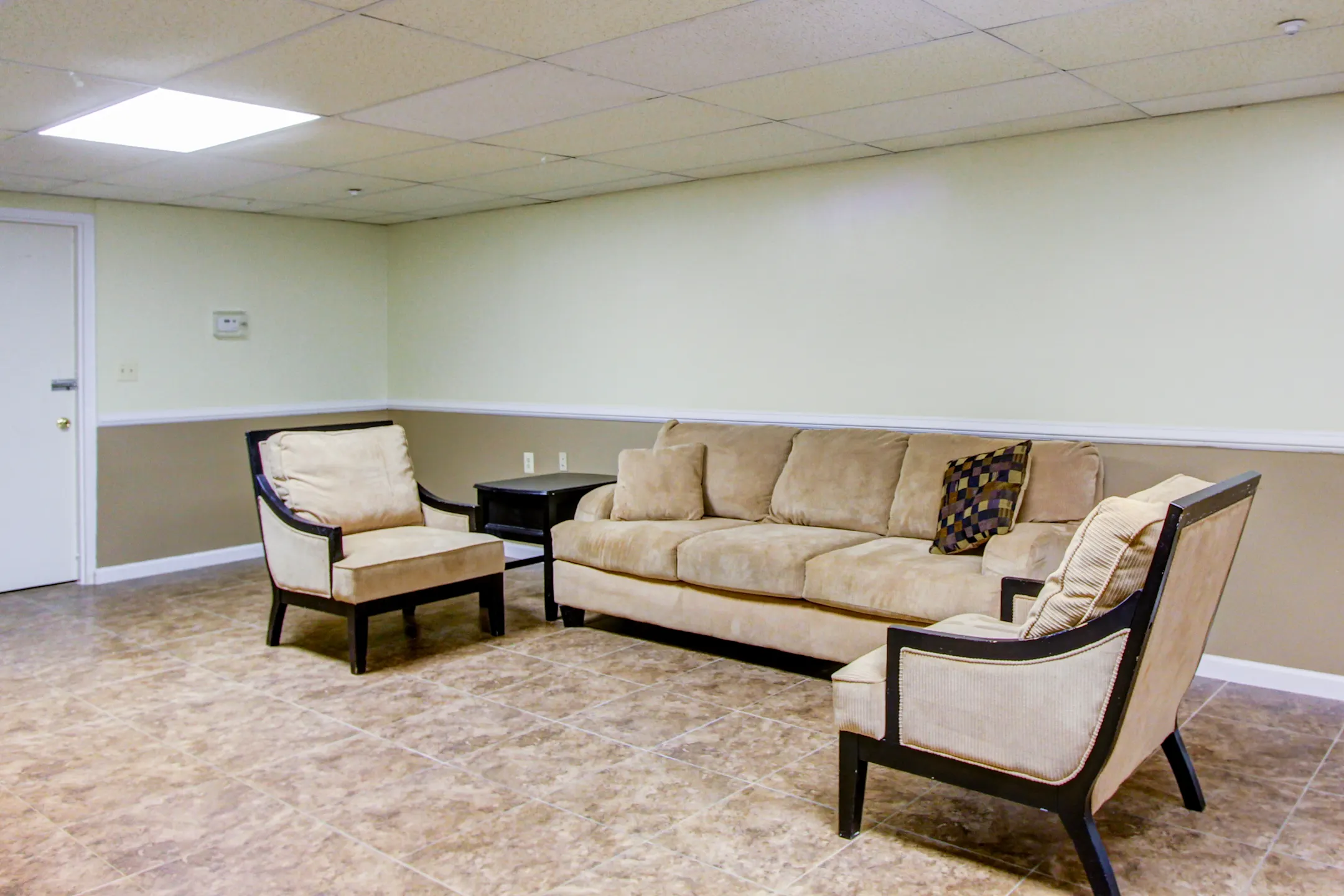 Living Room - Campus Gardens - Hyattsville, MD