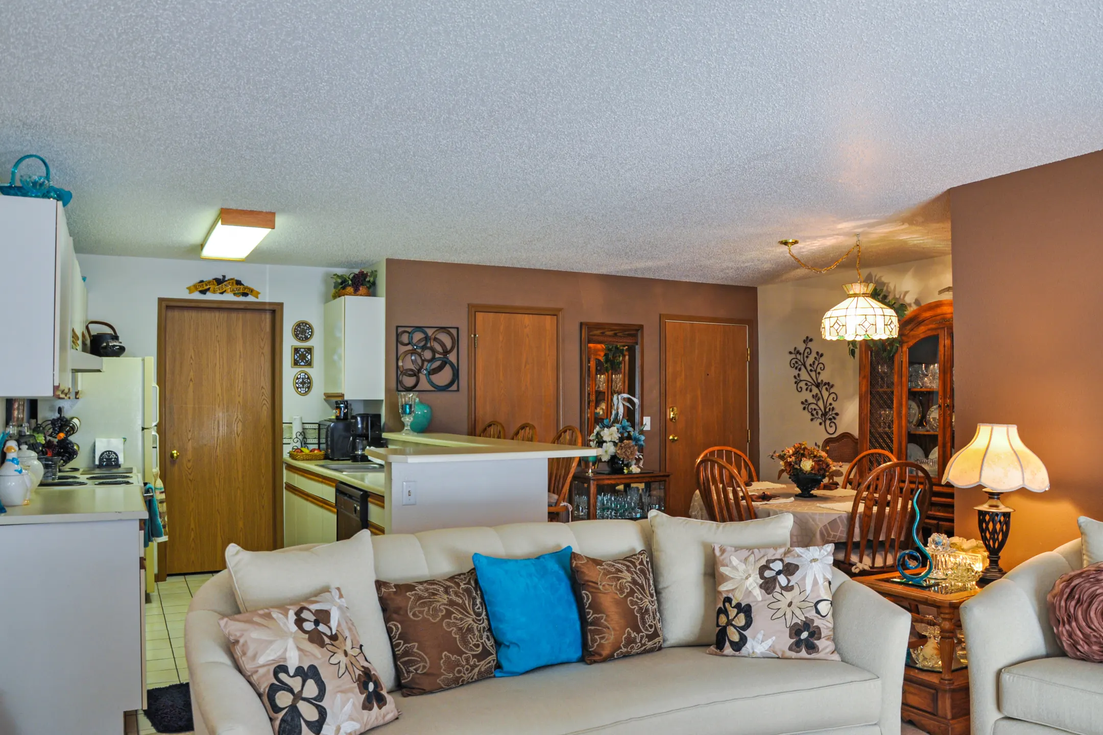 Living Room - Park Avenue Apartments - Fargo, ND