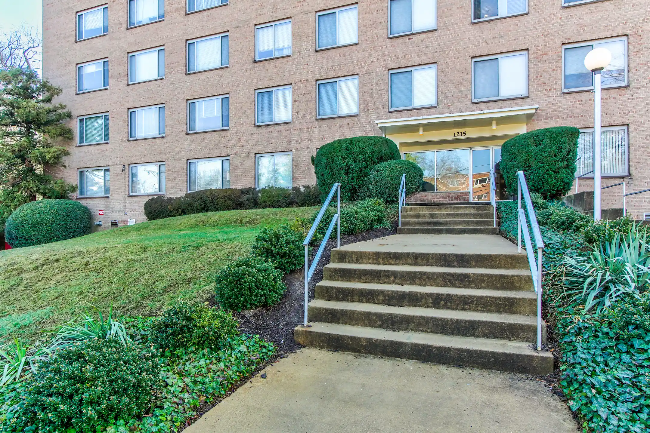 Robin Towers Apartments Arlington, VA 22209
