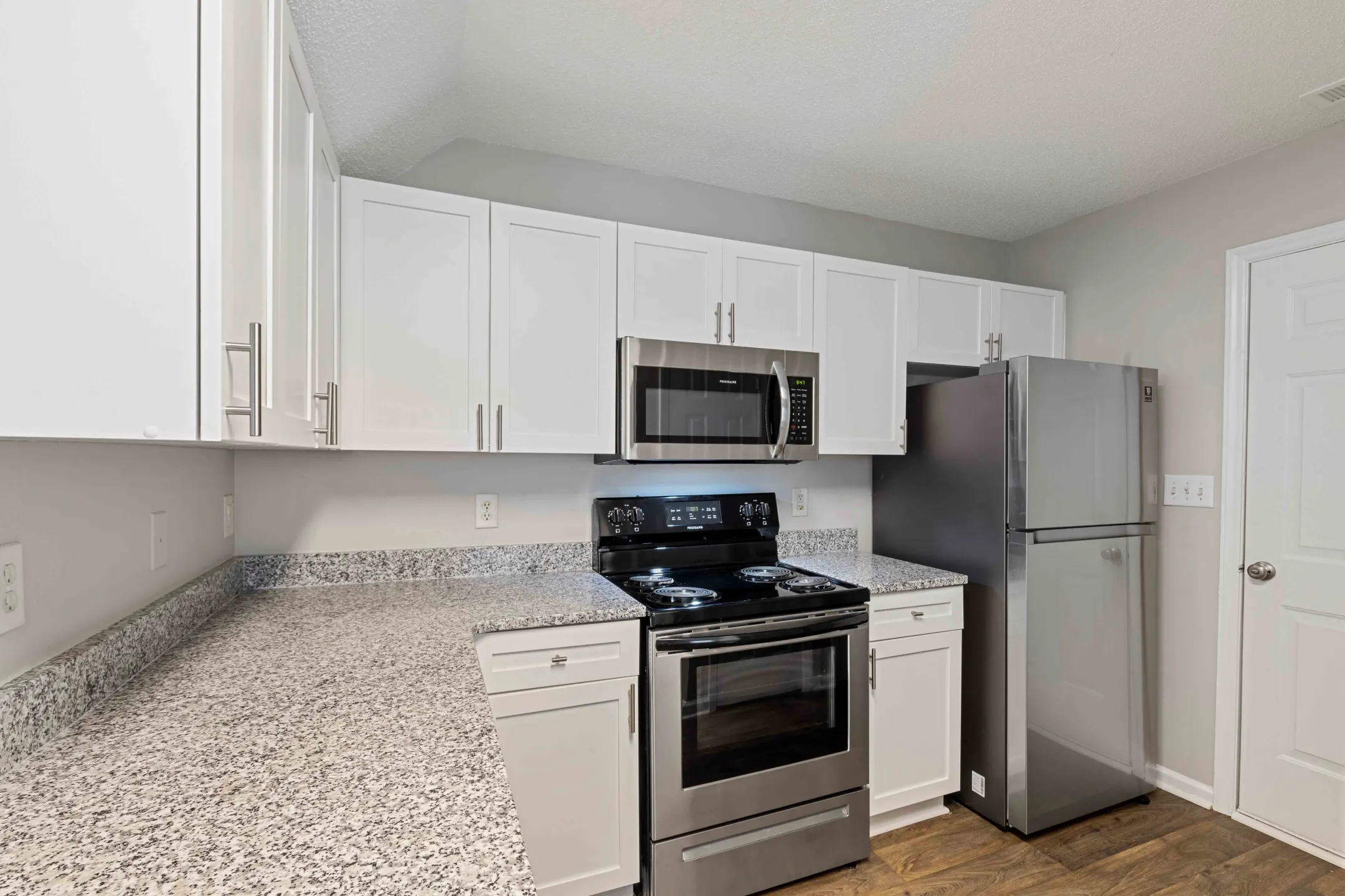 Blackwolf Run at Hedingham Apartments - Raleigh, NC 27604