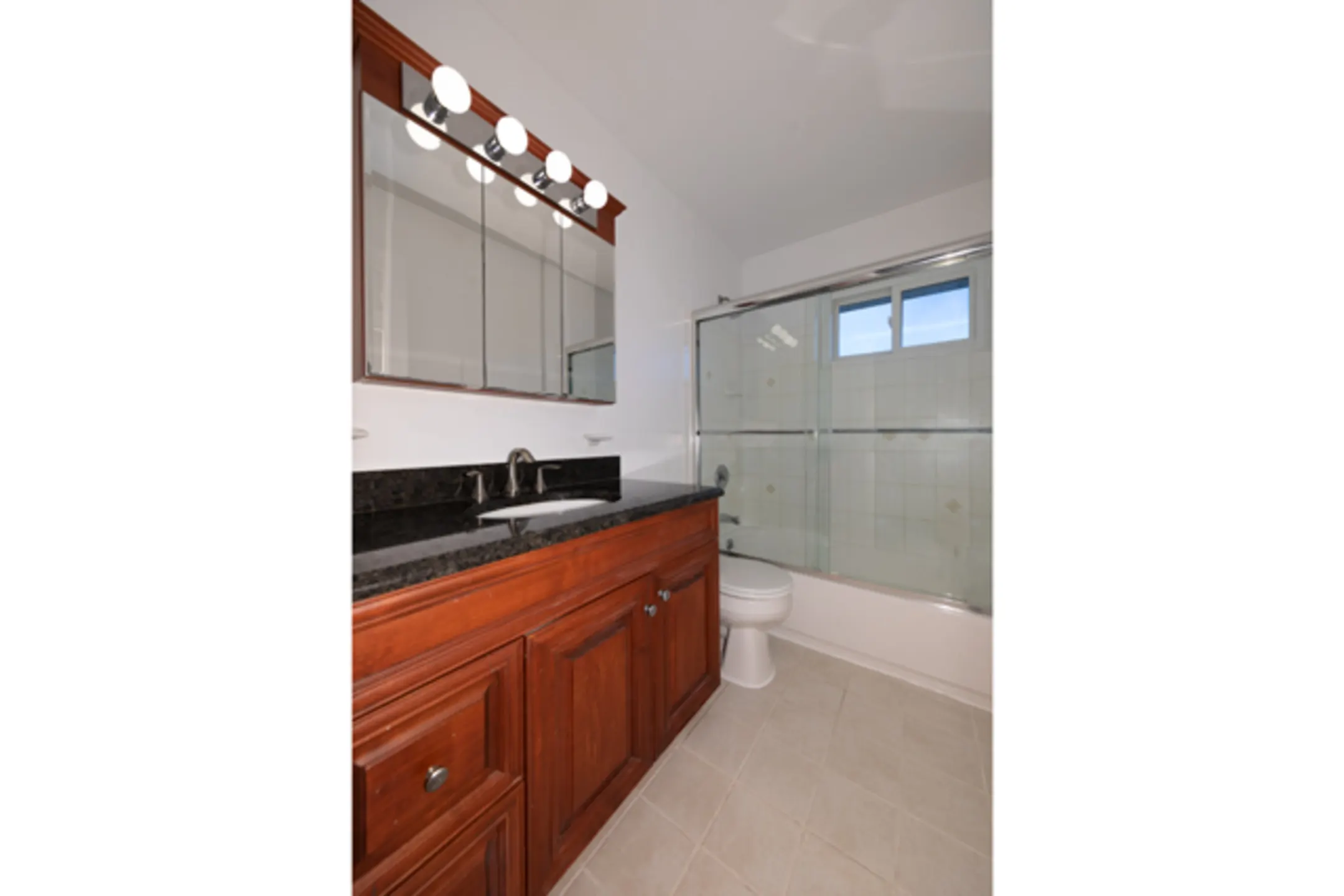 Fairfield Court At Deer Park Apartments Deer Park, NY 11729