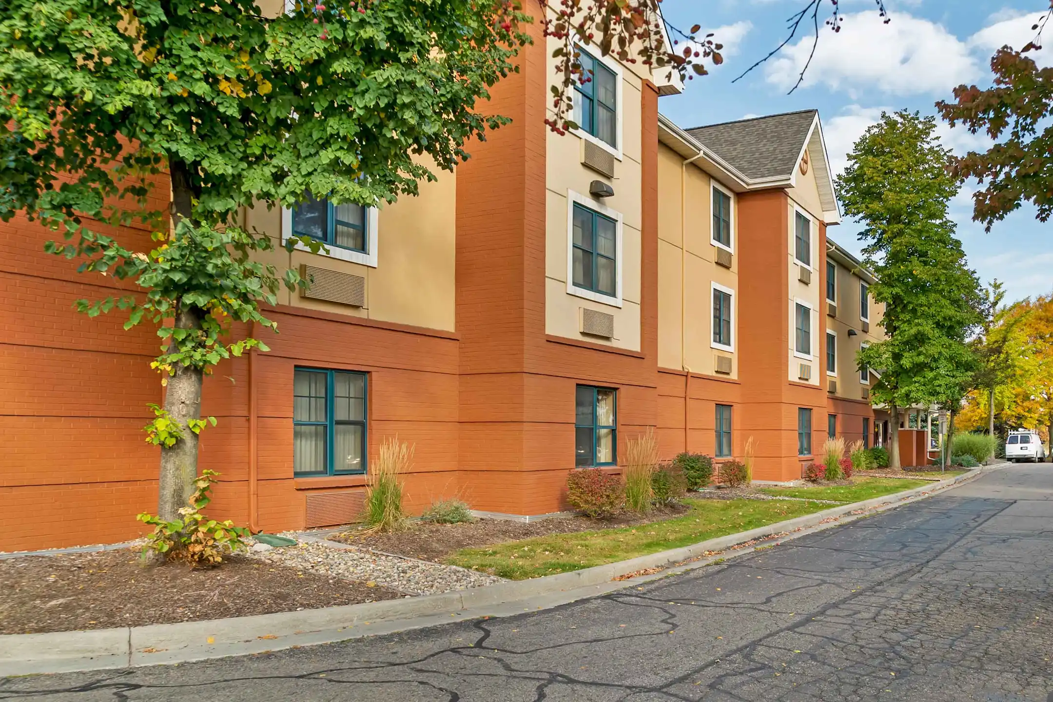 Furnished Studio Detroit Novi Haggerty Road Apartments Novi, MI 48375