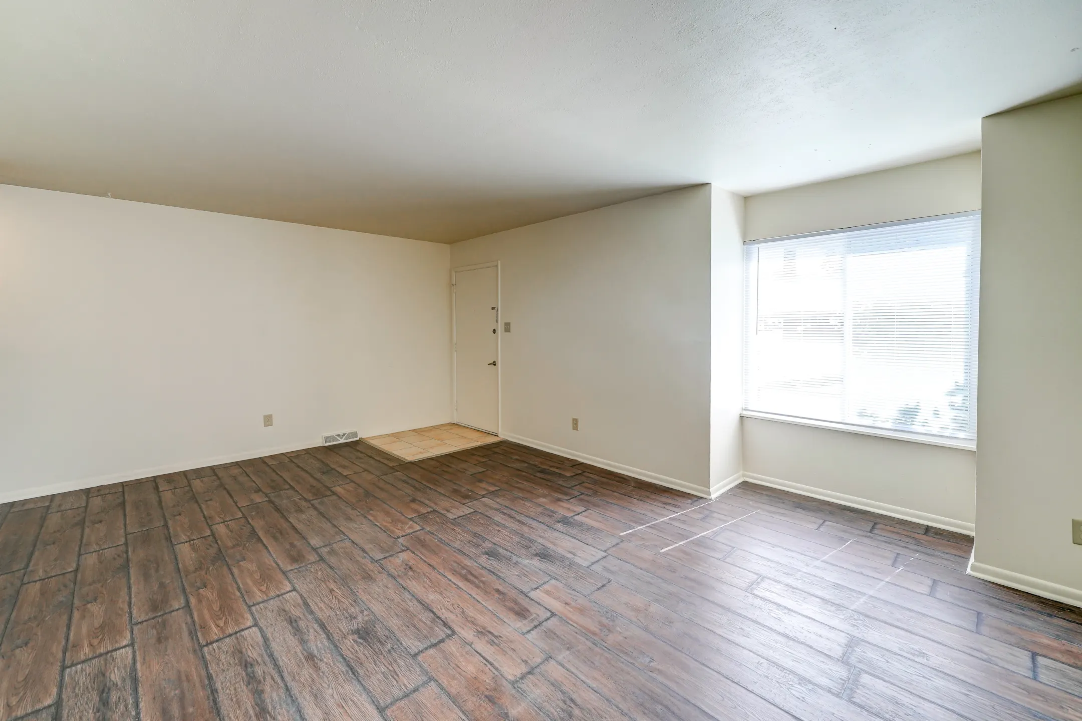 Broad Ripple Trails 5220 Luzzane Ln Indianapolis, IN Apartments for