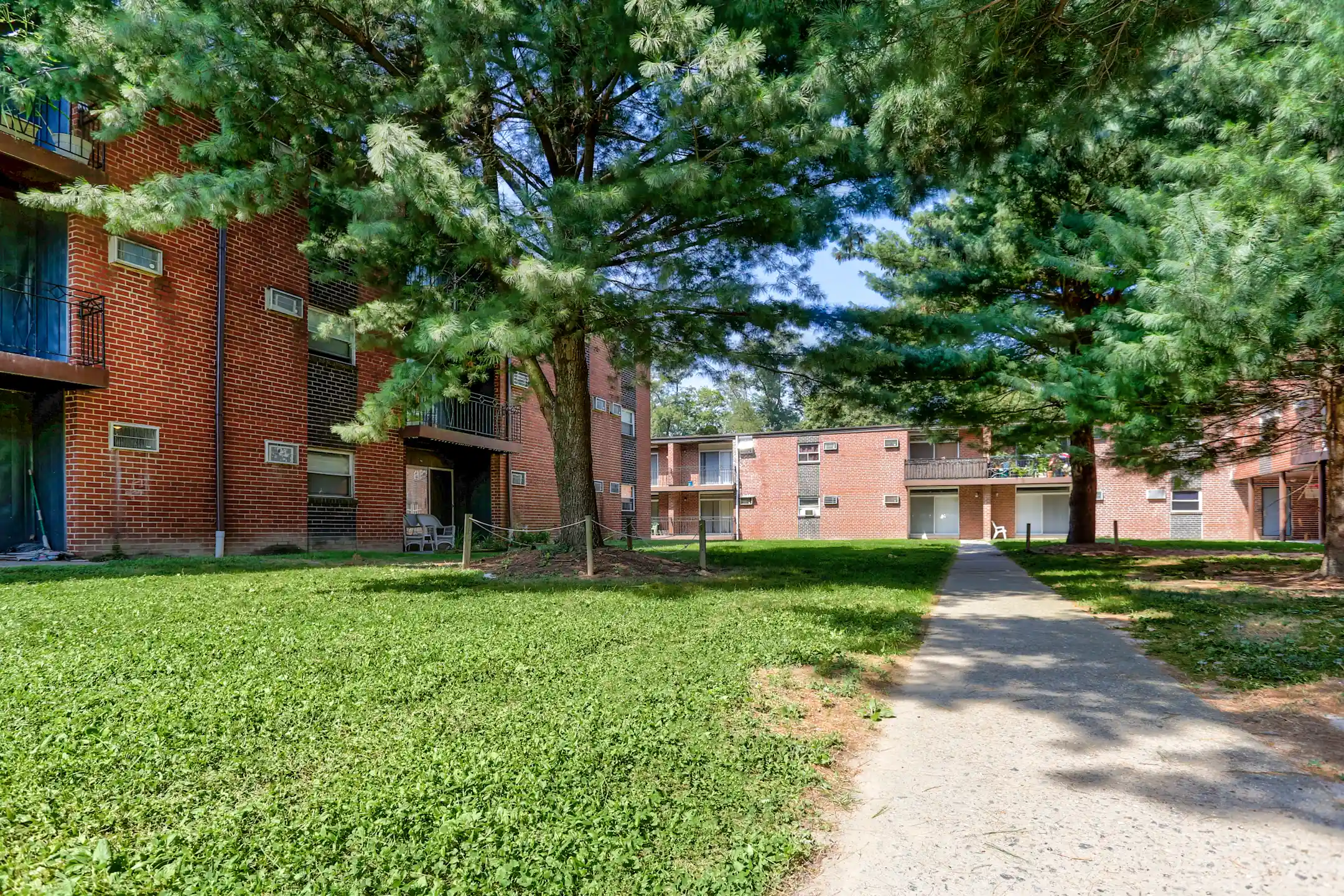 The Crossings at Elmwood 1400 Macdade Blvd Woodlyn, PA Apartments