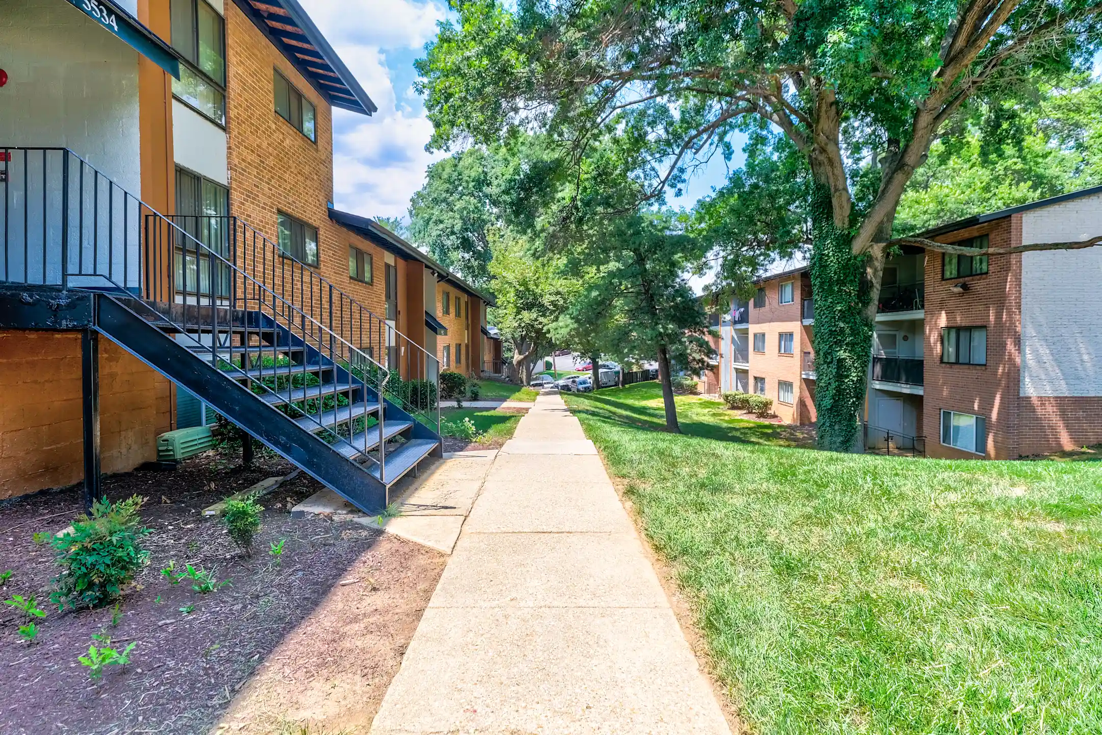 OAKS AT OXON HILL Apartments Oxon Hill, MD 20745