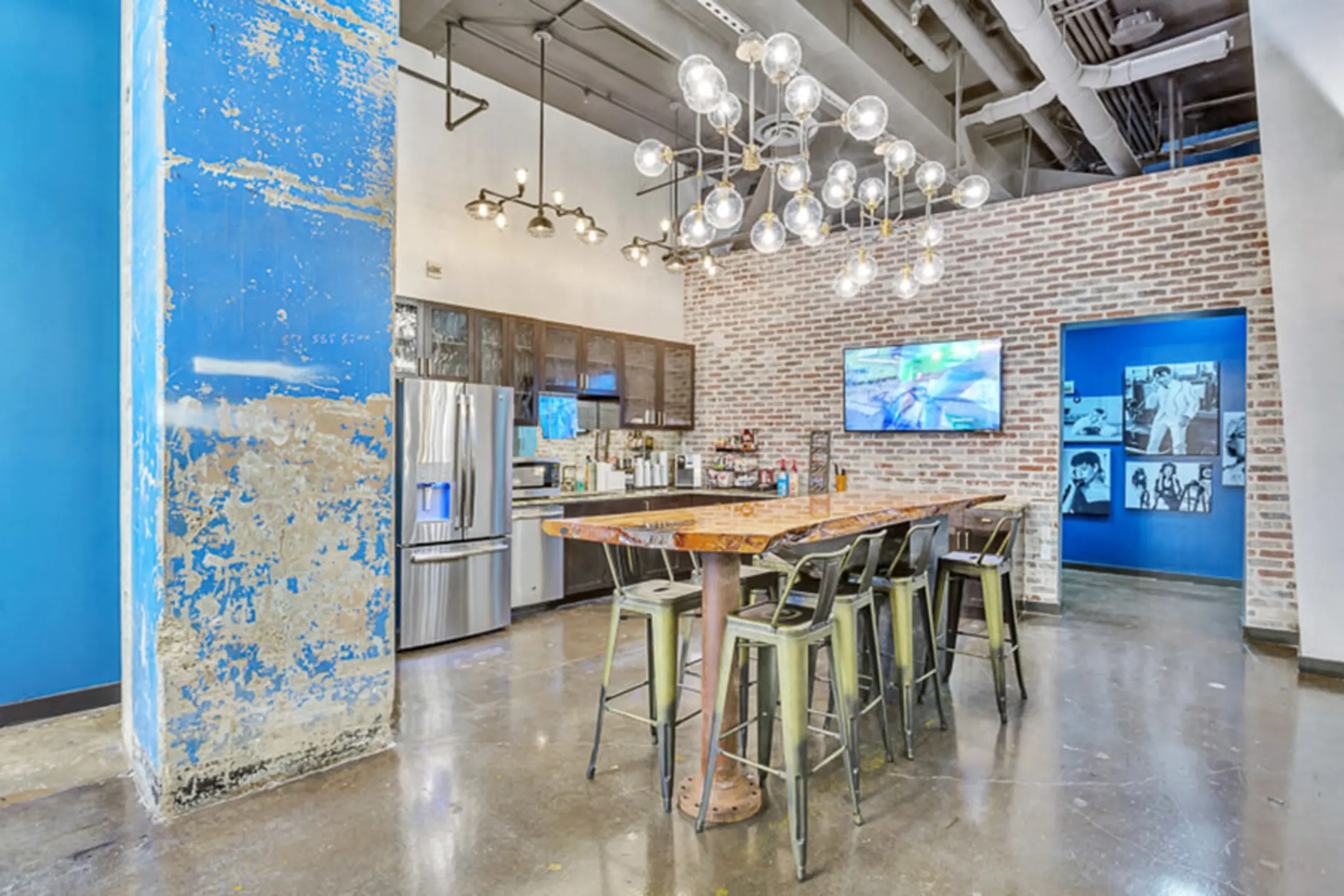 Dining Room - The Lofts At Mockingbird Station - Dallas, TX