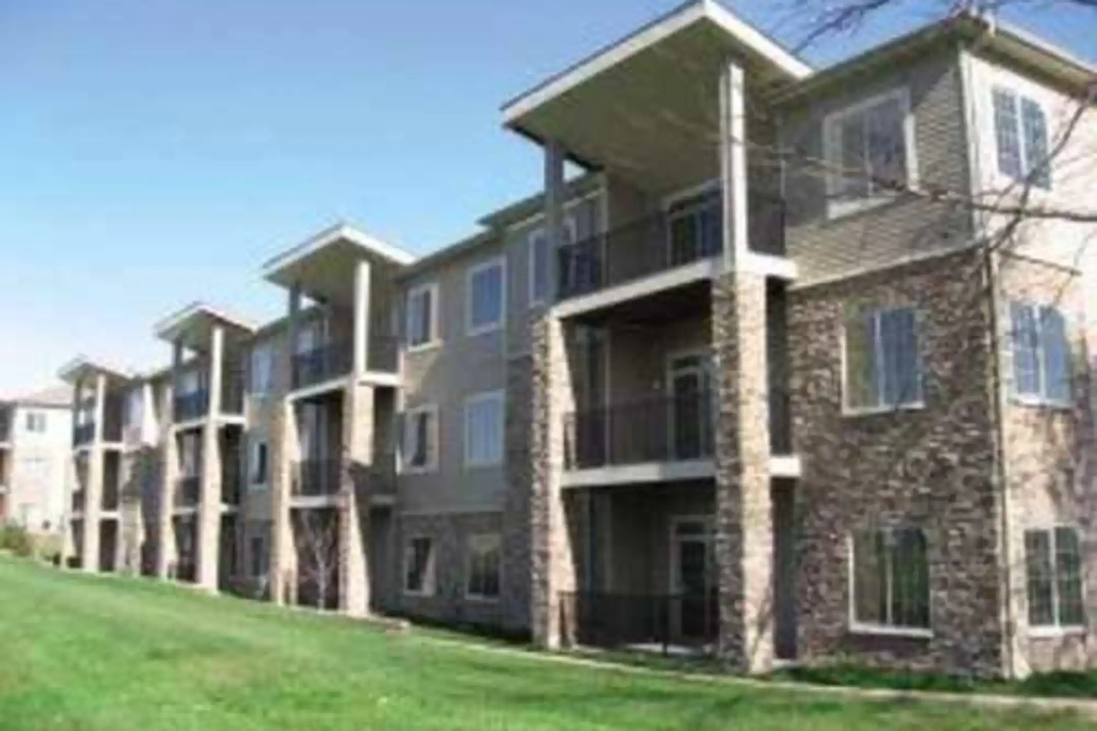 Building - Golf View - Pleasant Hill, IA