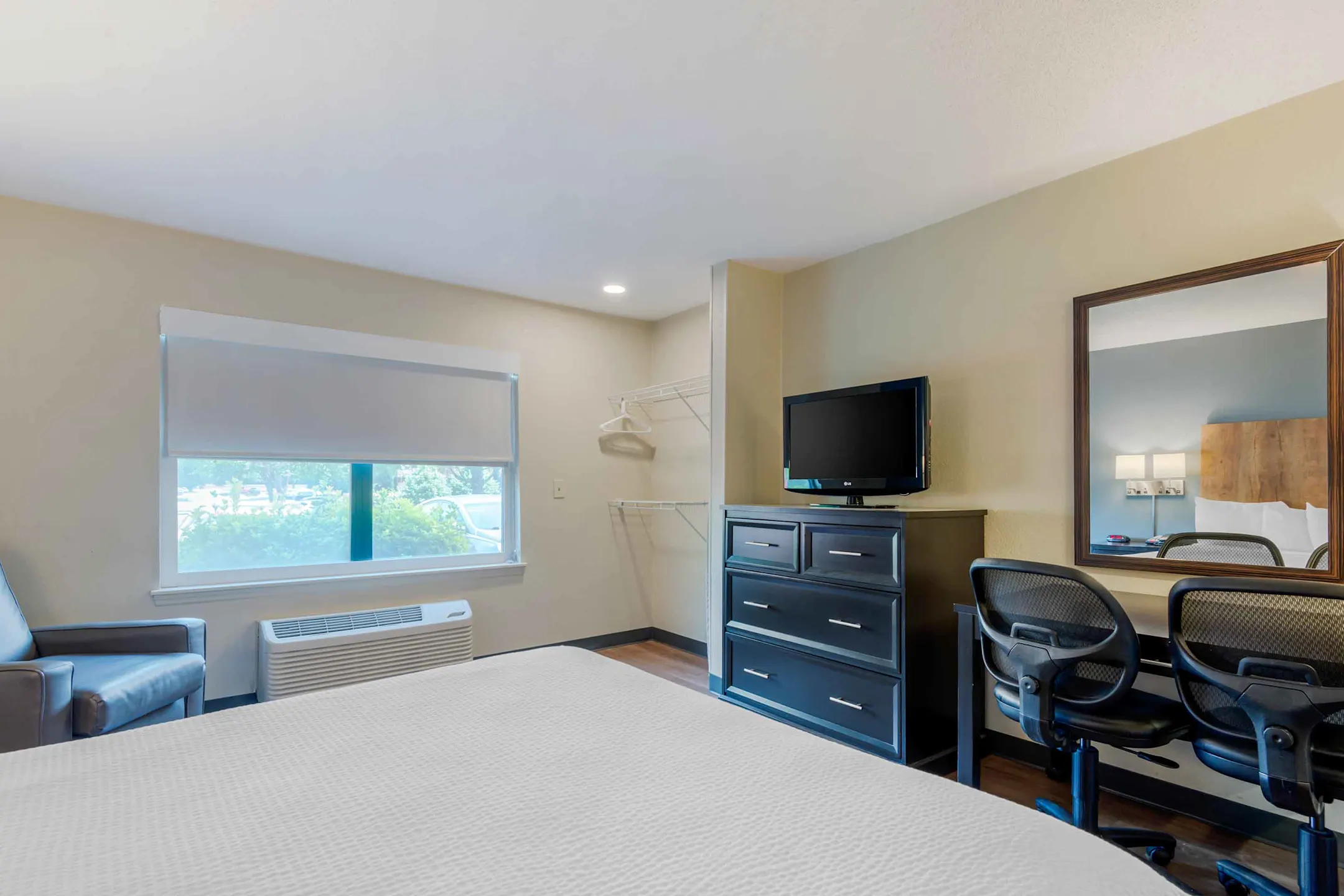 Furnished Studio Charlotte Tyvola Rd. 6035 Tyvola Glen Circle