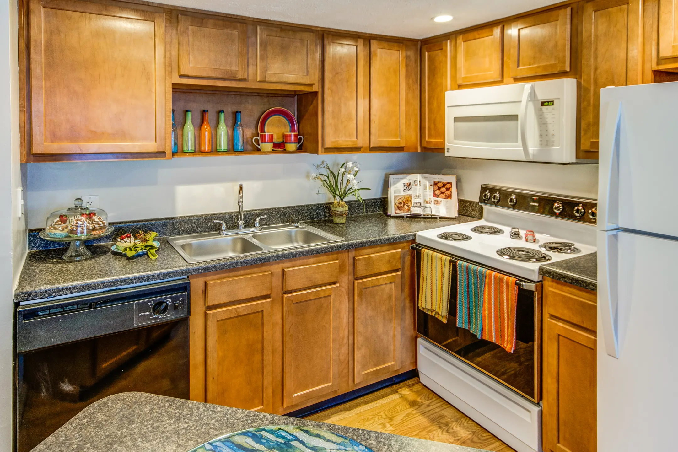 Kitchen - Creek Bay At Meridian Woods - Indianapolis, IN