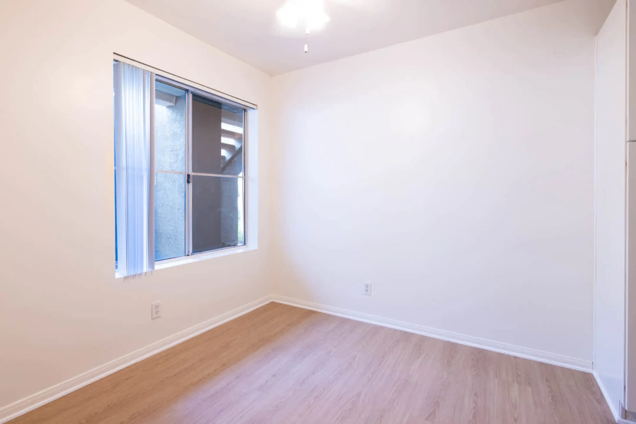 Oak Park Apartment Homes 5325 Oak Park Ln Oak Park, CA Apartments