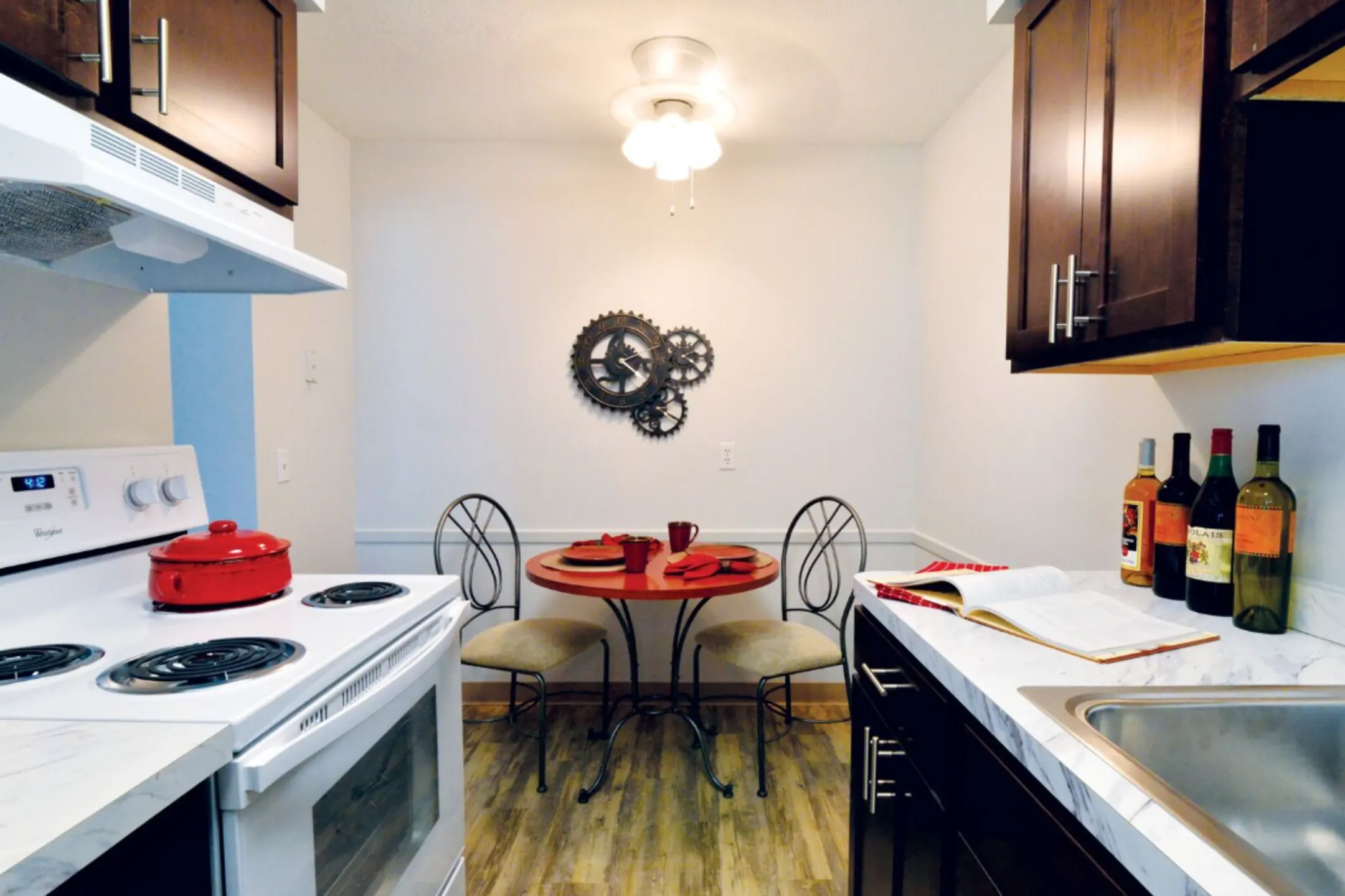 Chestnut Lake Apartments Strongsville, OH 44136