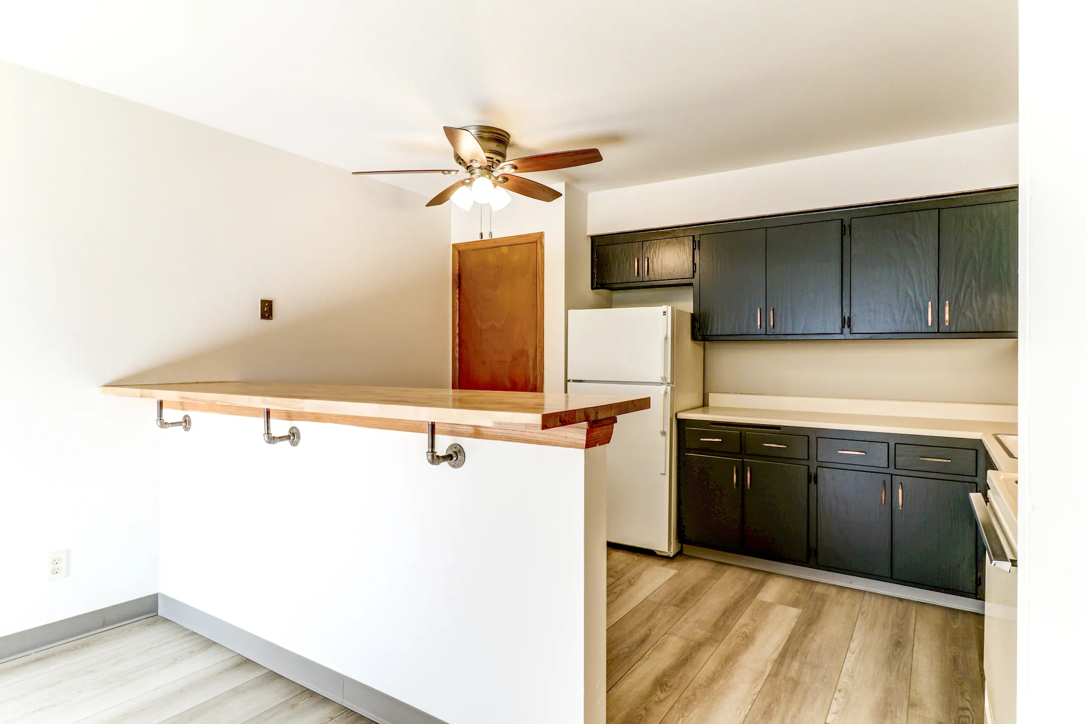 Ridge Manor Apartments Apartments Hales Corners, WI 53130