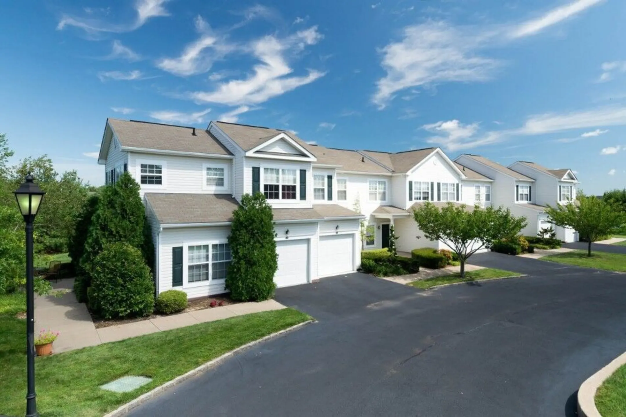 Rosemont Brookhaven 1220 Orchid Cir Bellport, NY Apartments for