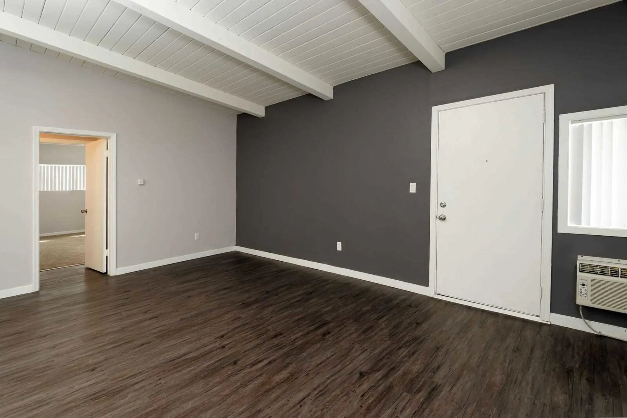 Living Room - Luxe at Burbank - Burbank, CA