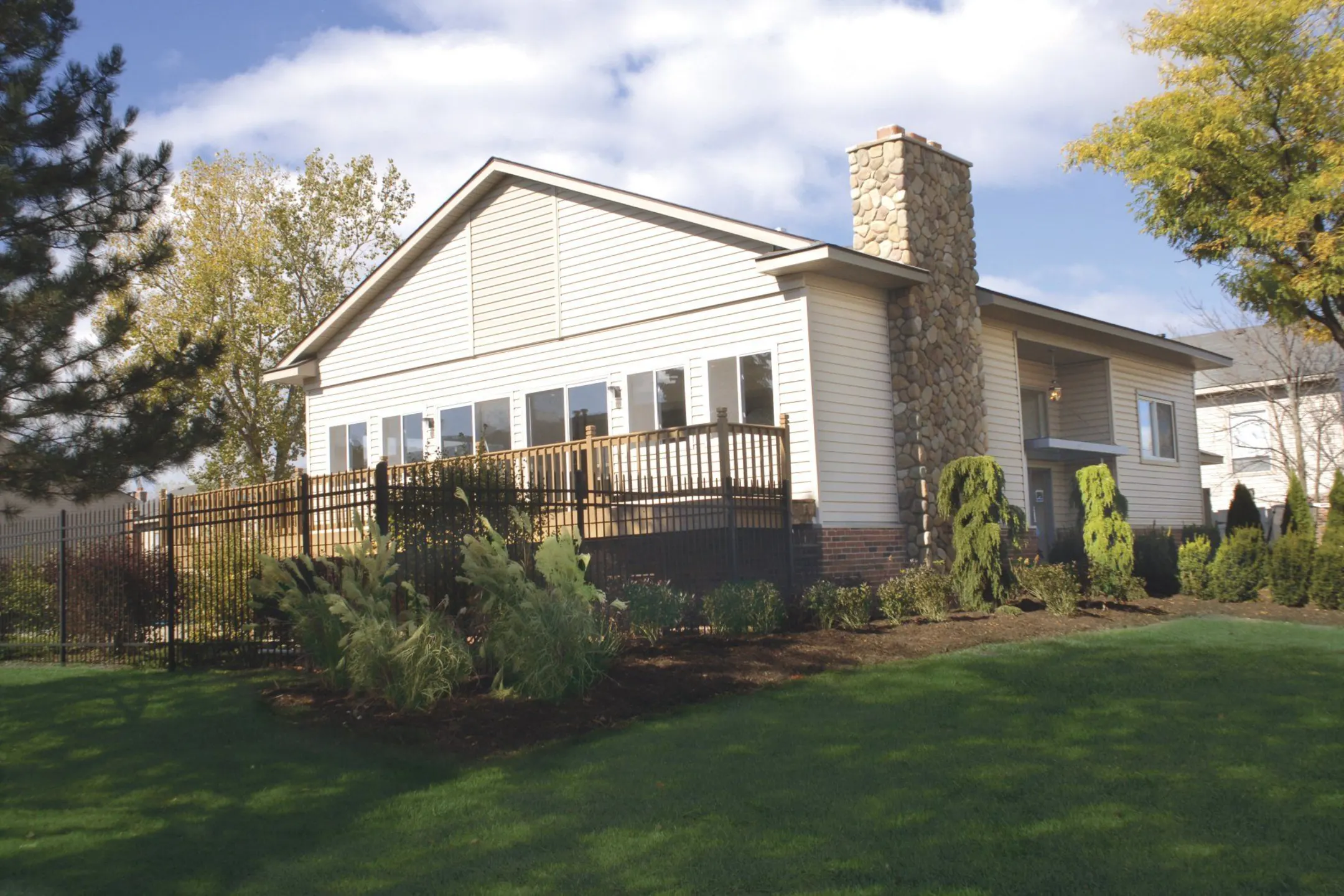 Grand Oaks Apartments 11284 Grand Oak Dr Grand Blanc, MI Apartments