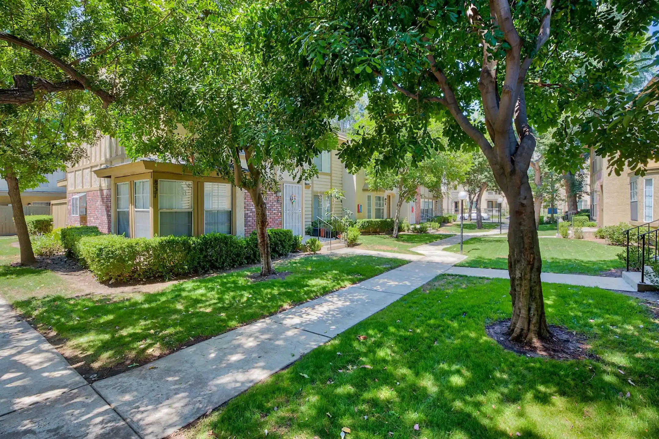 Building - Mission Villa Luxury Townhomes - Ontario, CA