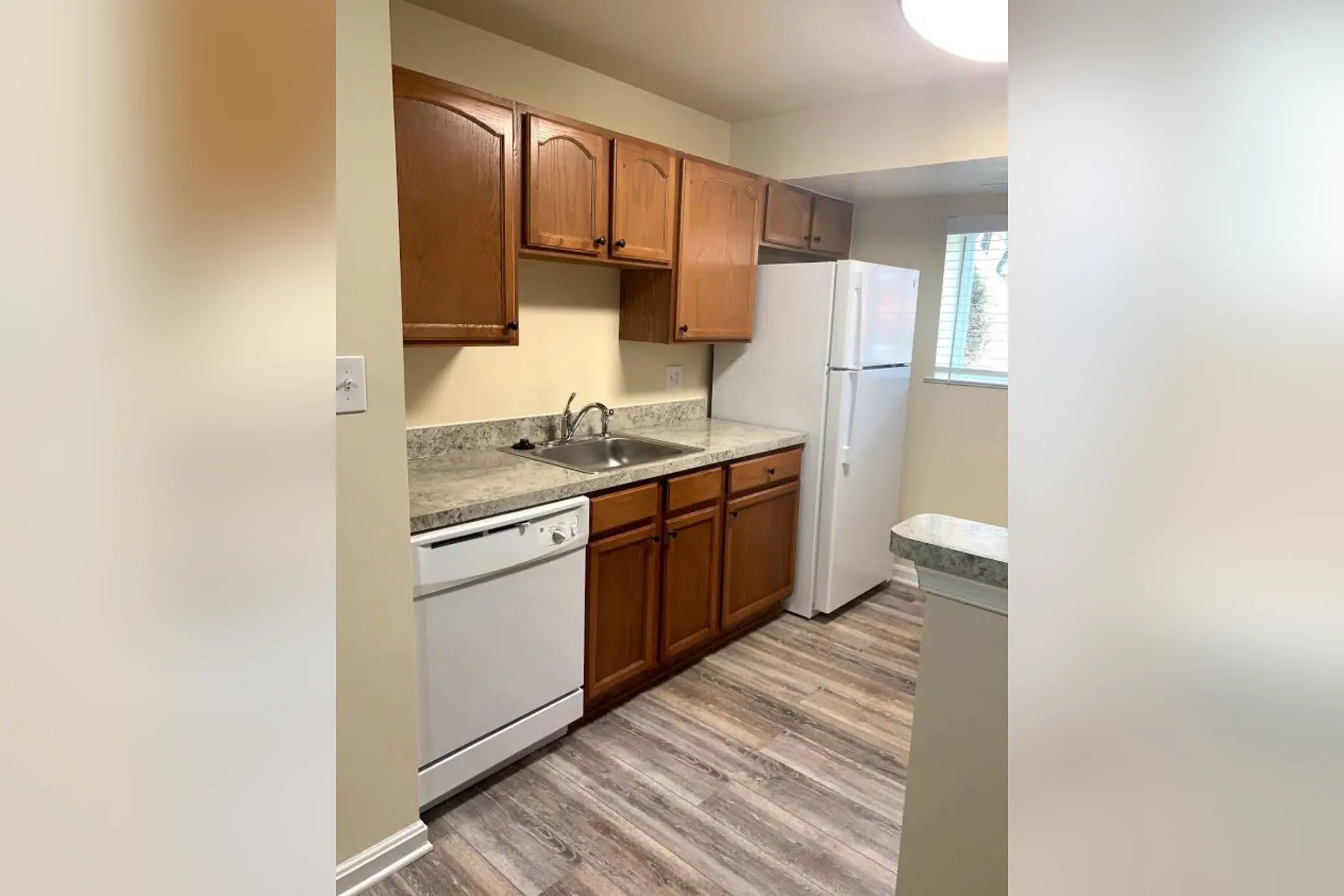 Broadstone at River Oaks 3119 Chesapeake Dr Dumfries, VA Apartments