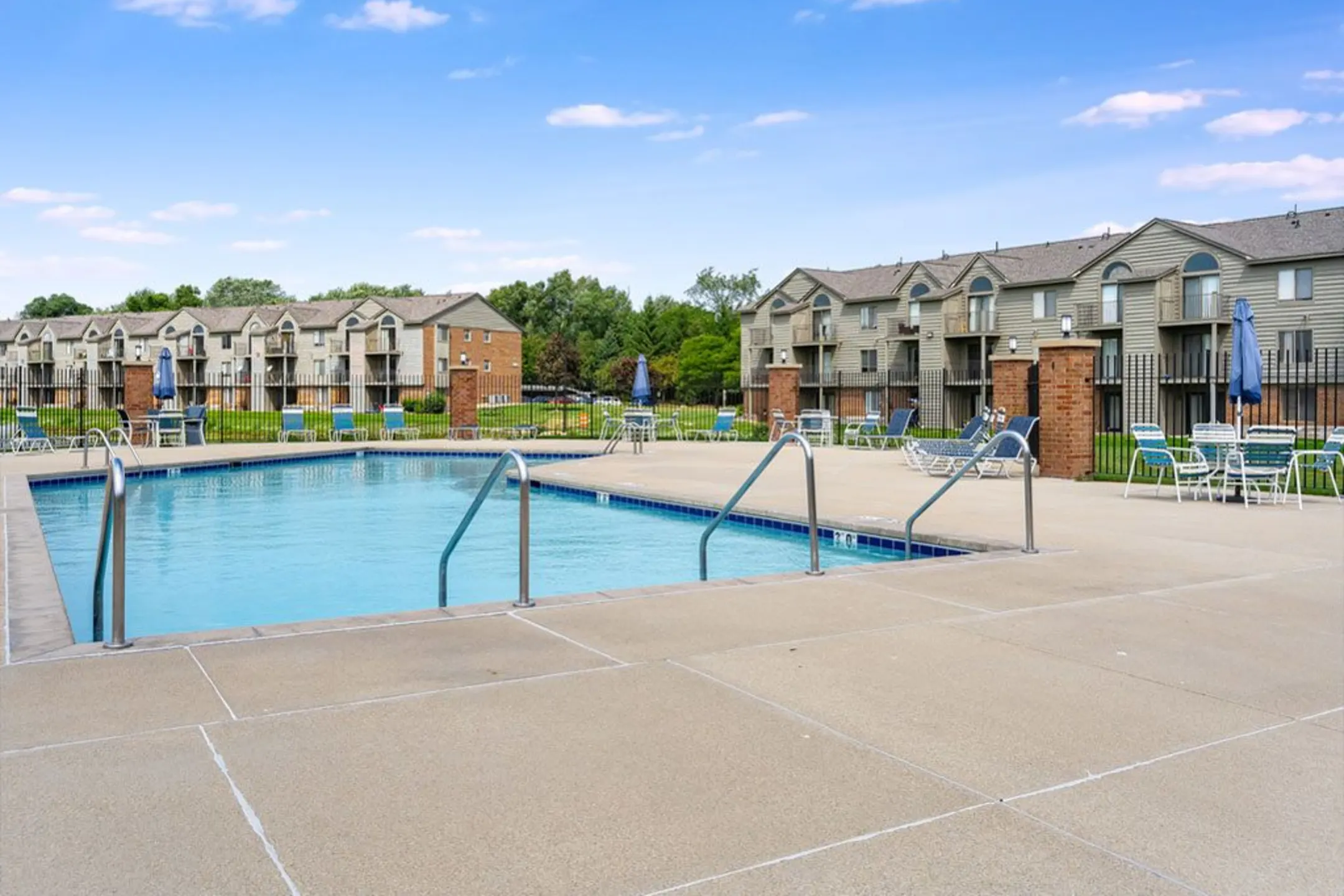 Oak Shores Apartments - 2325 W Briar Lake Way | Oak Creek, WI for Rent ...