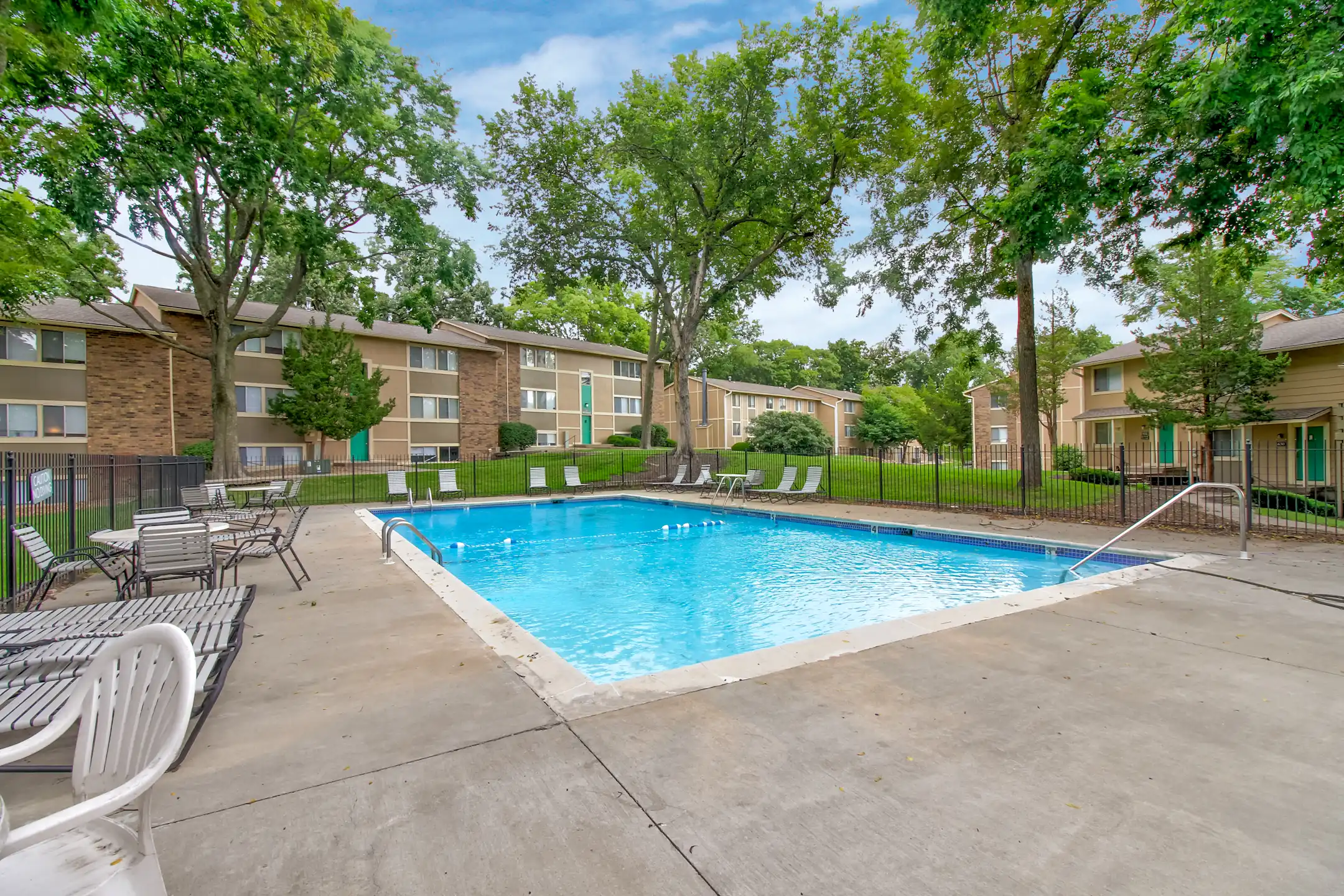 Timberline Apartments 616 NE 38th St Kansas City, MO Apartments for