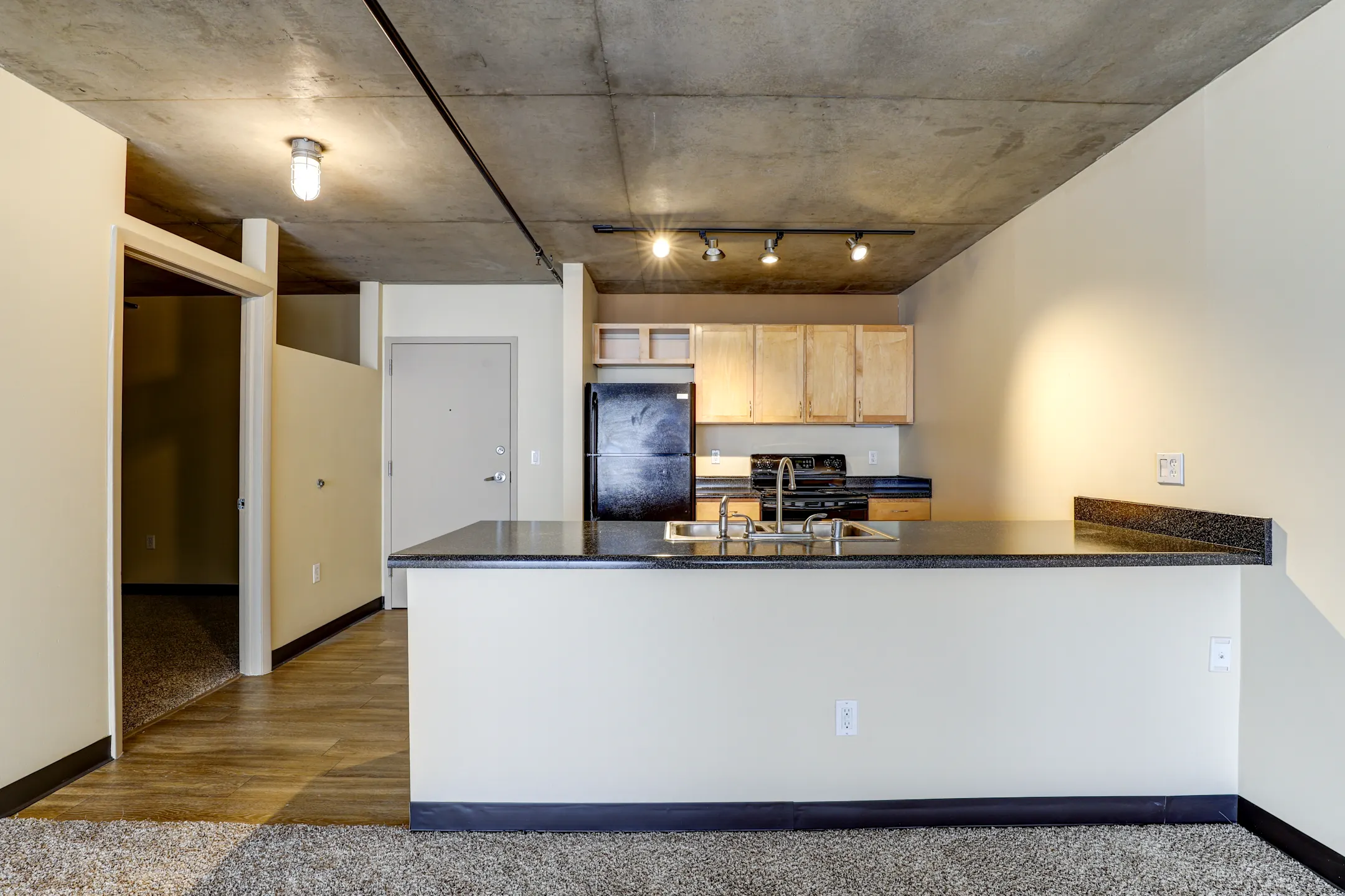 Kitchen - Broadway Plaza Lofts - Denver, CO