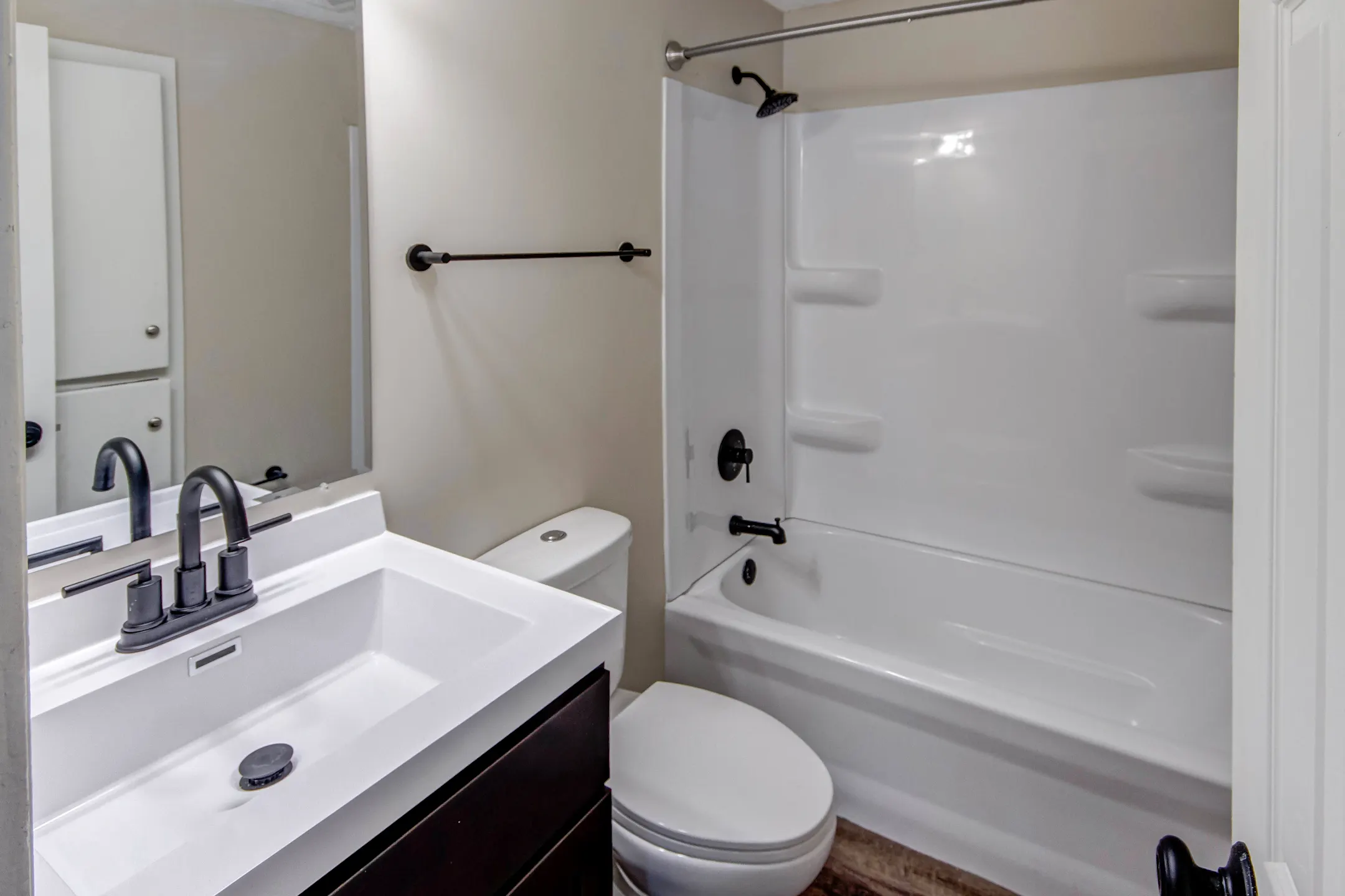 Columbus Crossing Townhomes Apartments Columbus, IN 47201